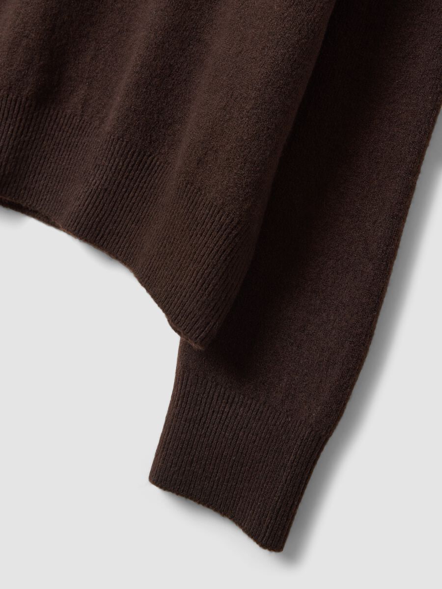 Maglia marrone in lana elasticizzata a girocollo_5