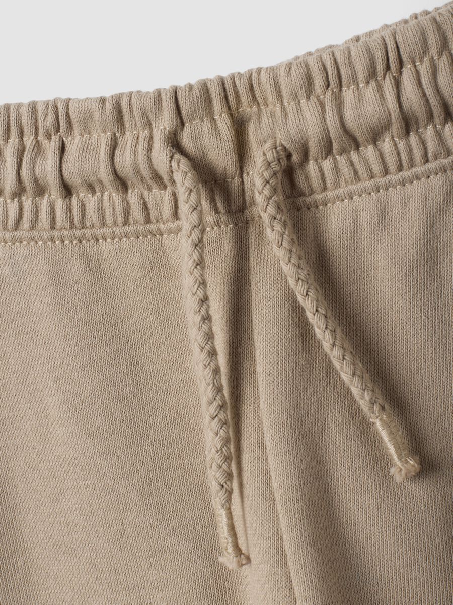 Beige pure cotton joggers with puppy print for baby boy_2