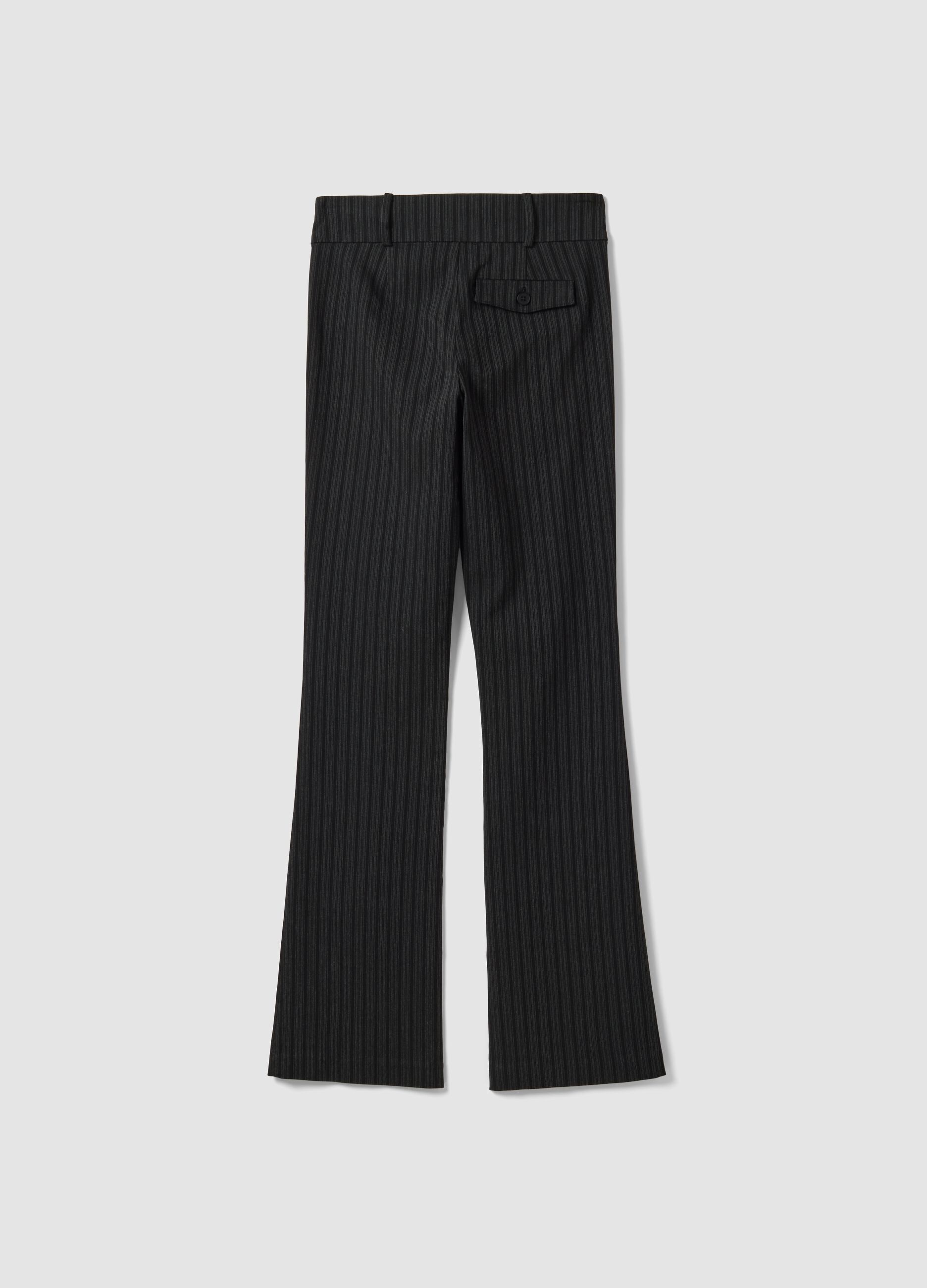 Pantaloni neri flare in viscosa elasticizzata con fantasia gessata