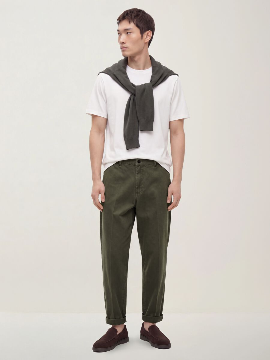 Green pure cotton carrot-fit chino trousers_0
