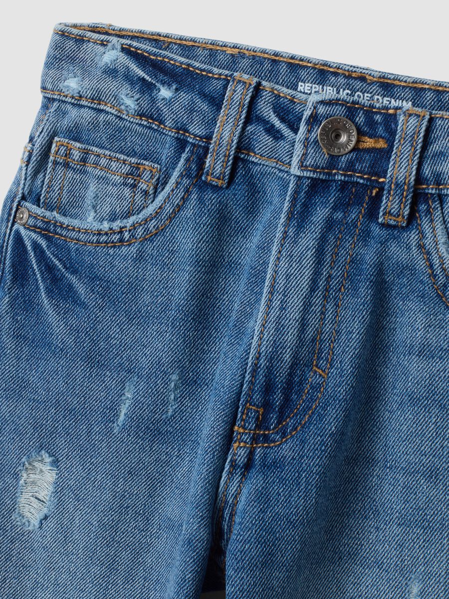 Boys&rsquo; blue oversized-fit jeans in cotton and viscose blend_2