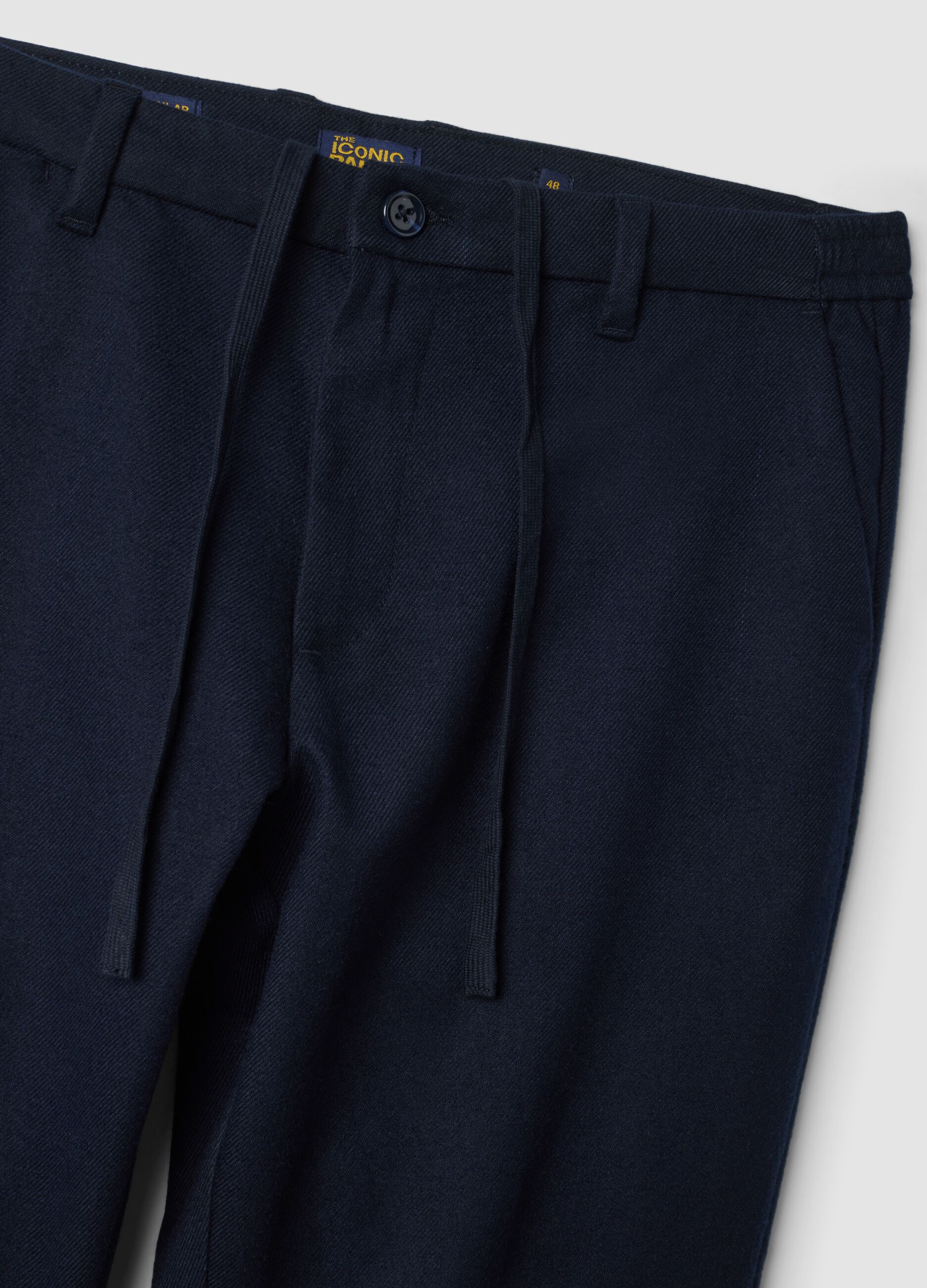 Pantaloni chino blu scuro in misto viscosa elasticizzata regular fit