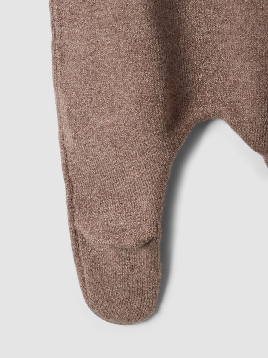 Brown baby sleepsuit with feet and long sleeves_3