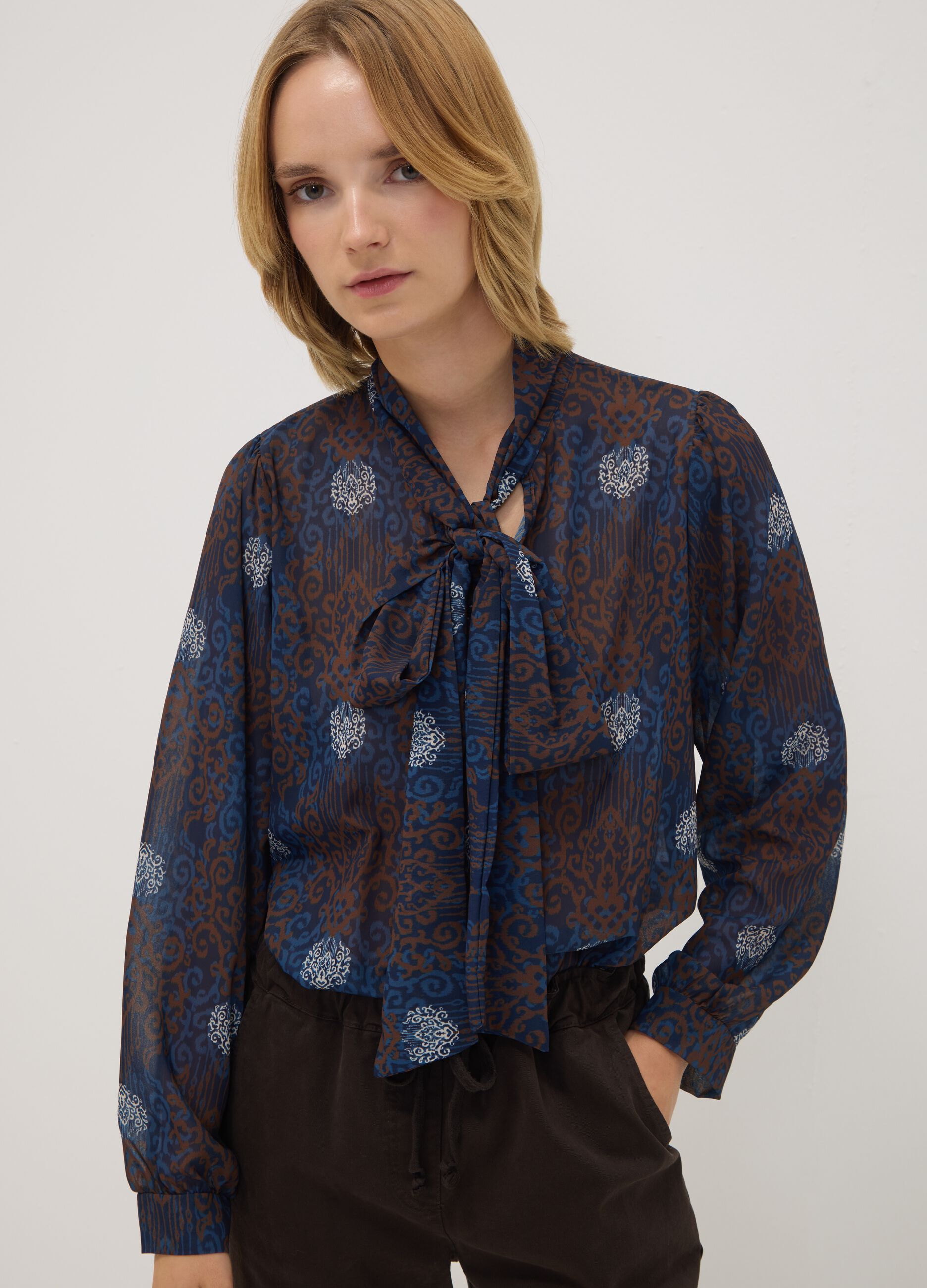 Blue and brown blouse with bow and all-over print, regular fit