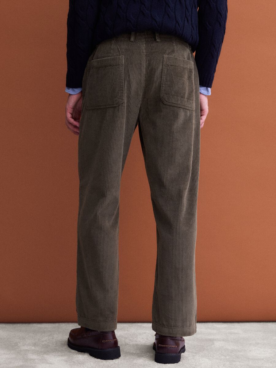 Green pure cotton corduroy carrot-fit trousers_2