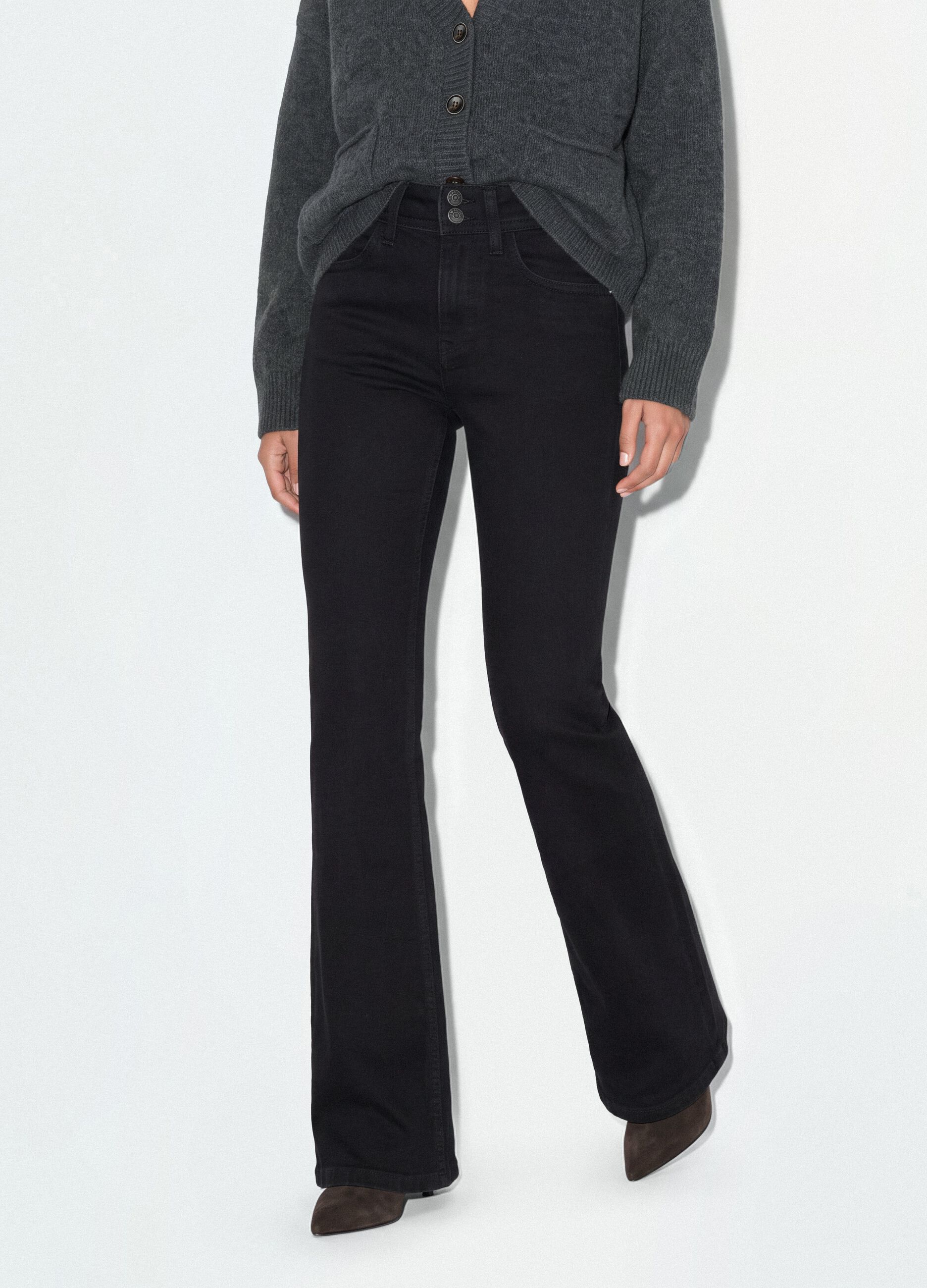 Jeans neri flare in cotone elasticizzato