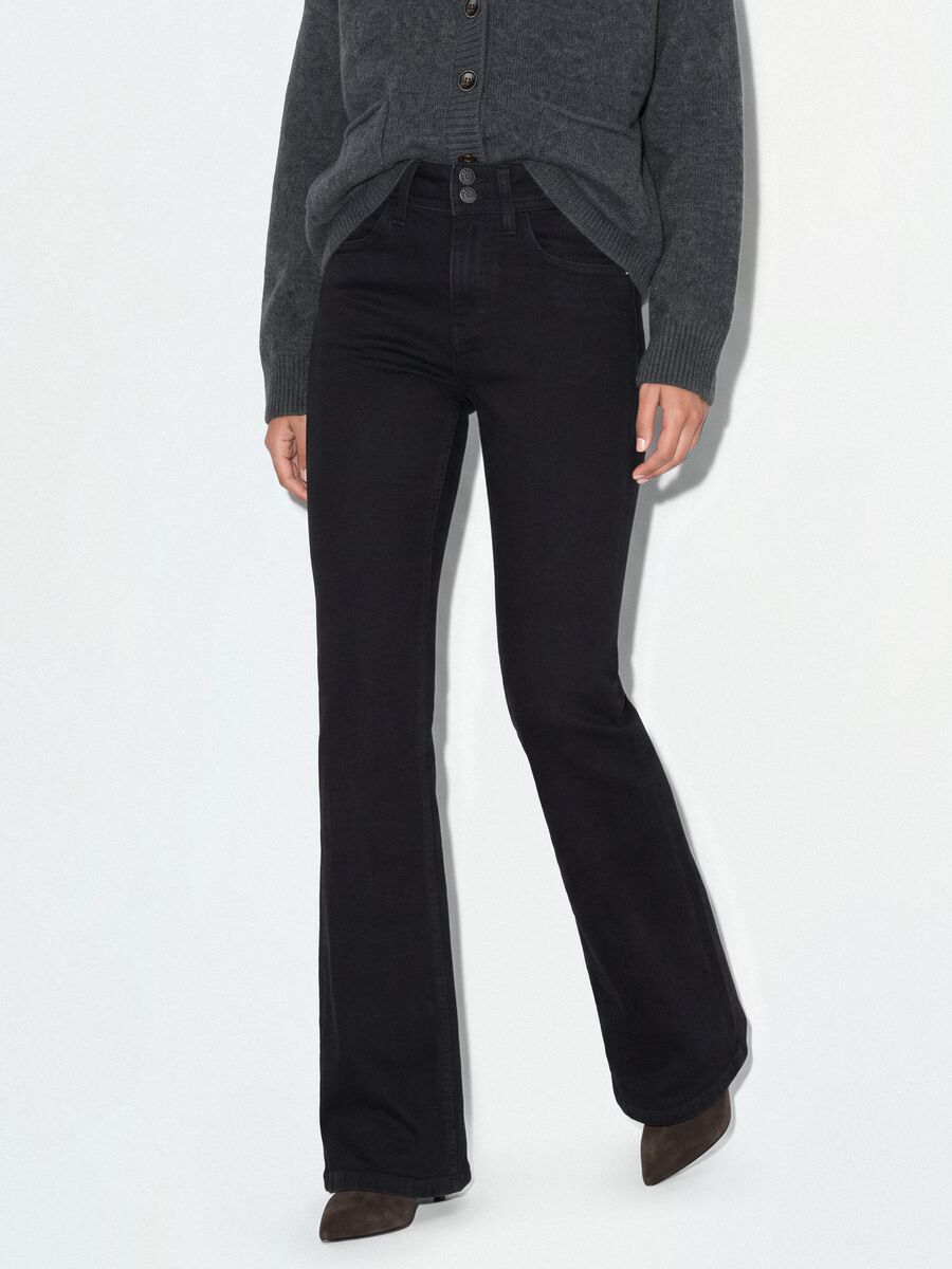 Jeans neri flare in cotone elasticizzato_1