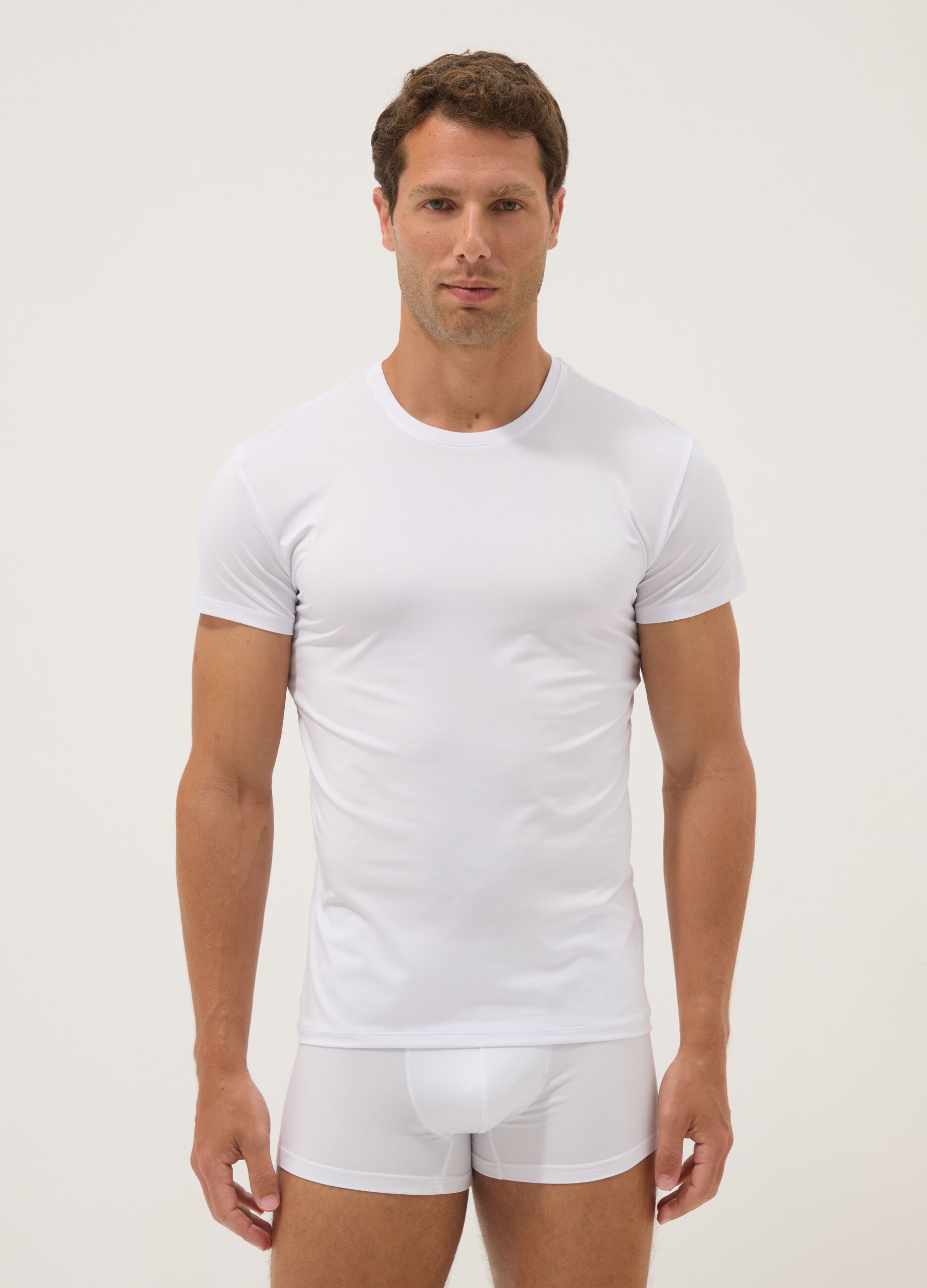 2-pack of white stretch T-shirts