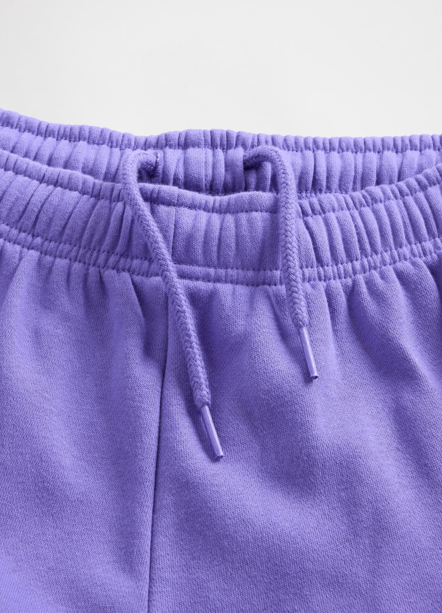بنطال رياضي بشعار GAP