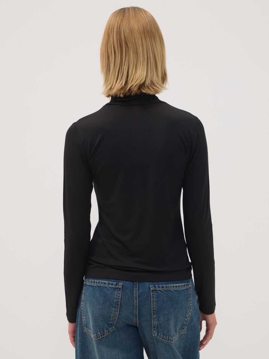 Black stretch viscose top with raised neckline, regular fit_3