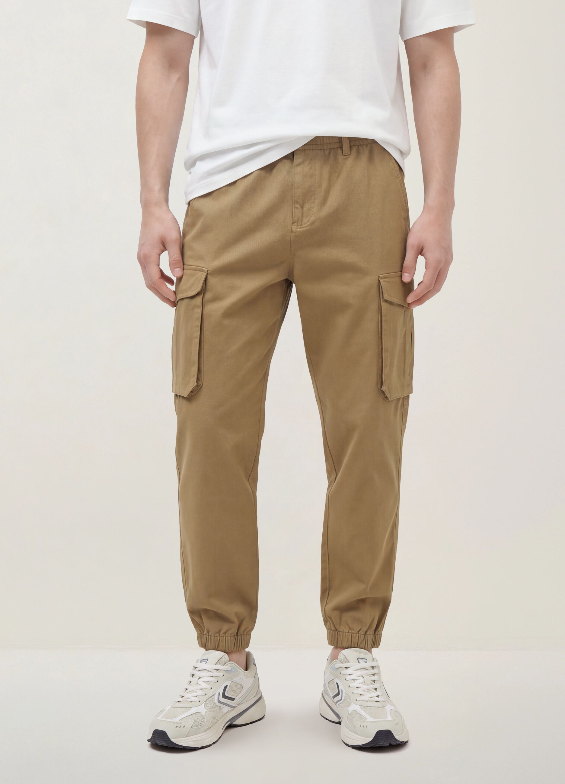 Pantaloni cargo marroni in cotone elasticizzato regular fit