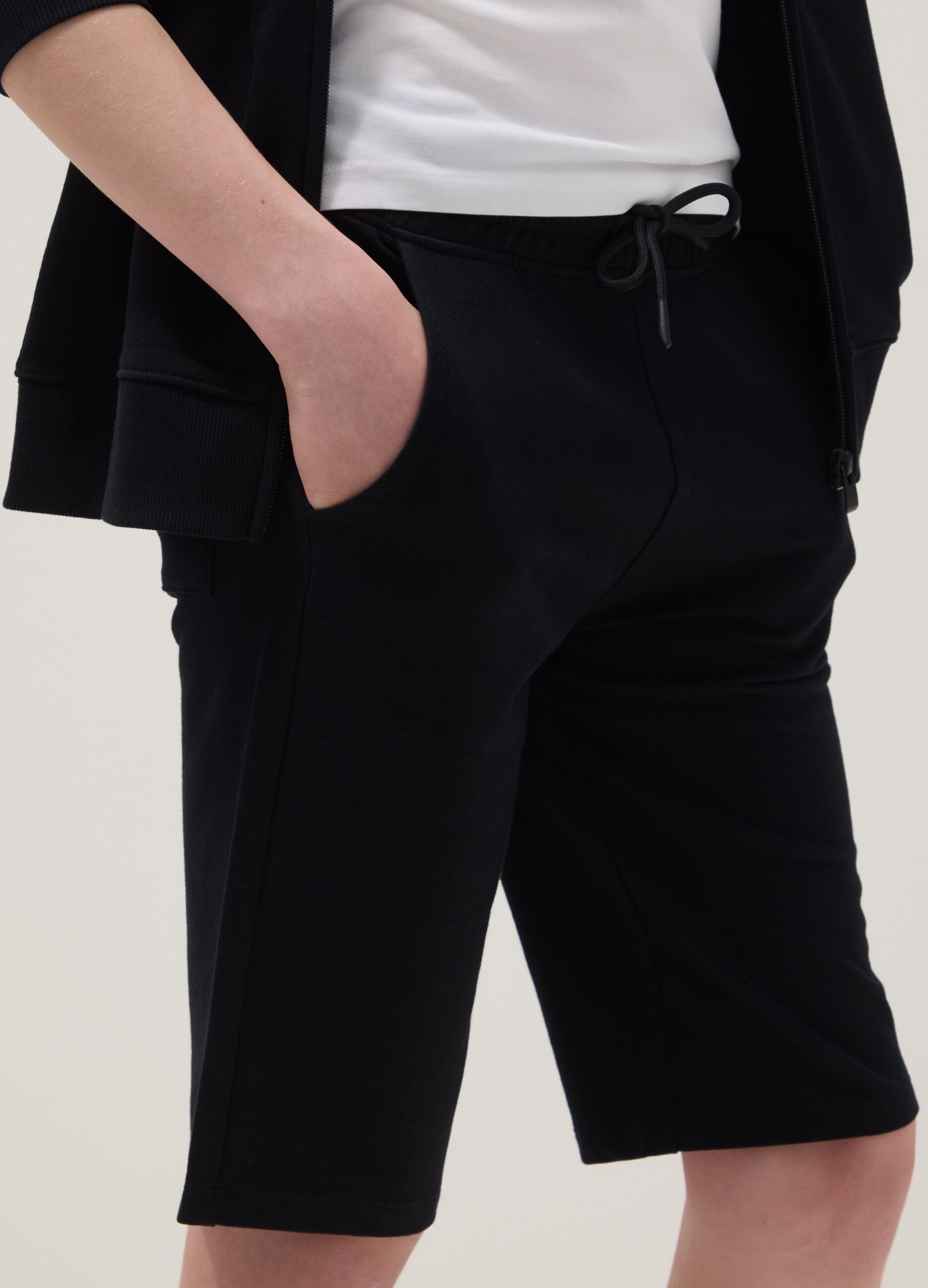 Black cotton-blend boys&rsquo; comfort-fit shorts