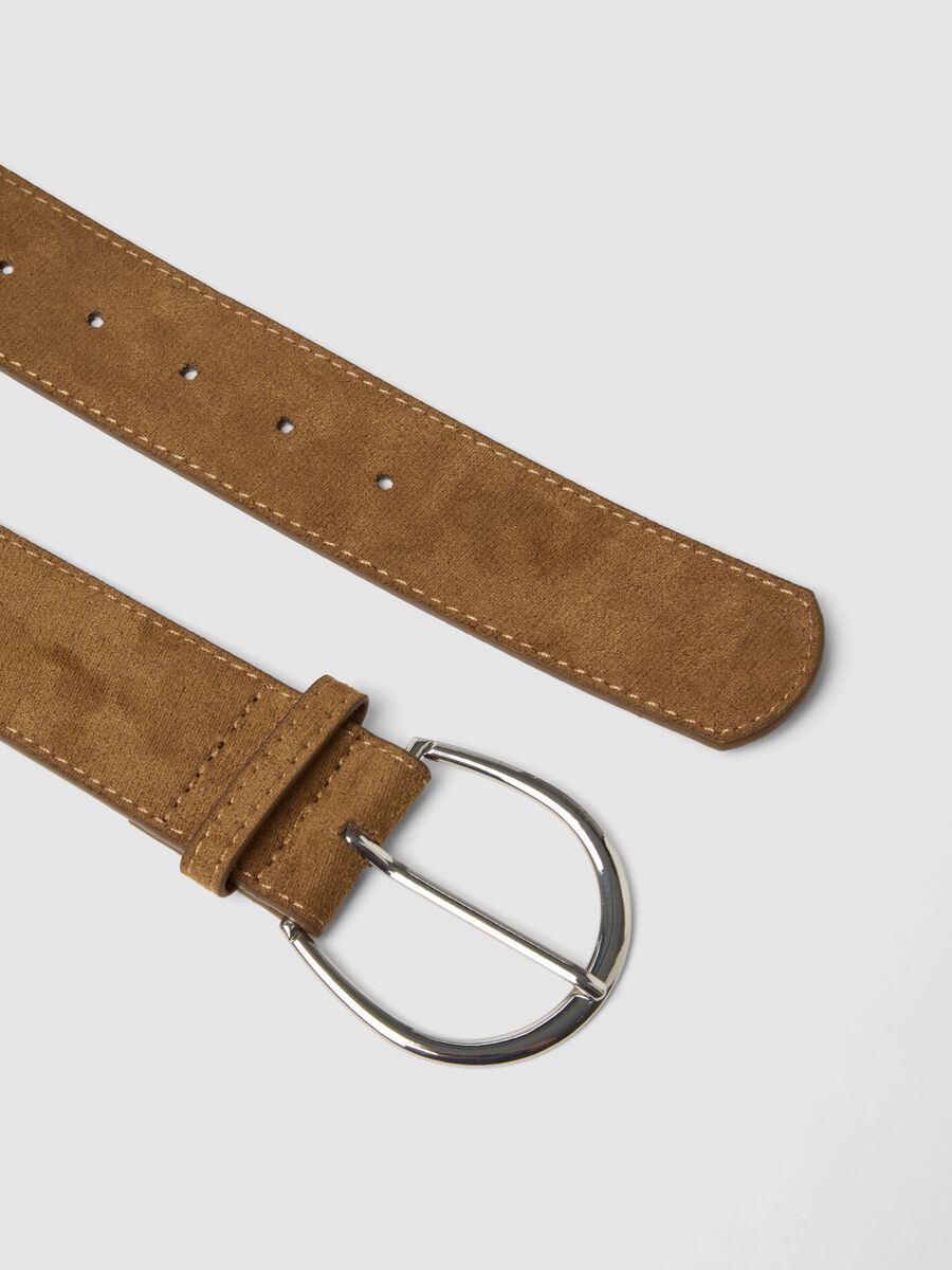 Brown belt with round metal buckle_1