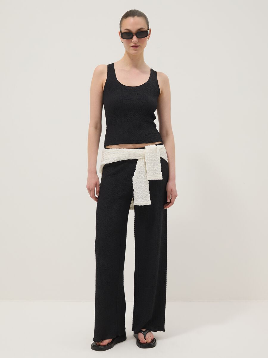 Black stretch tank top with crinkled texture_2