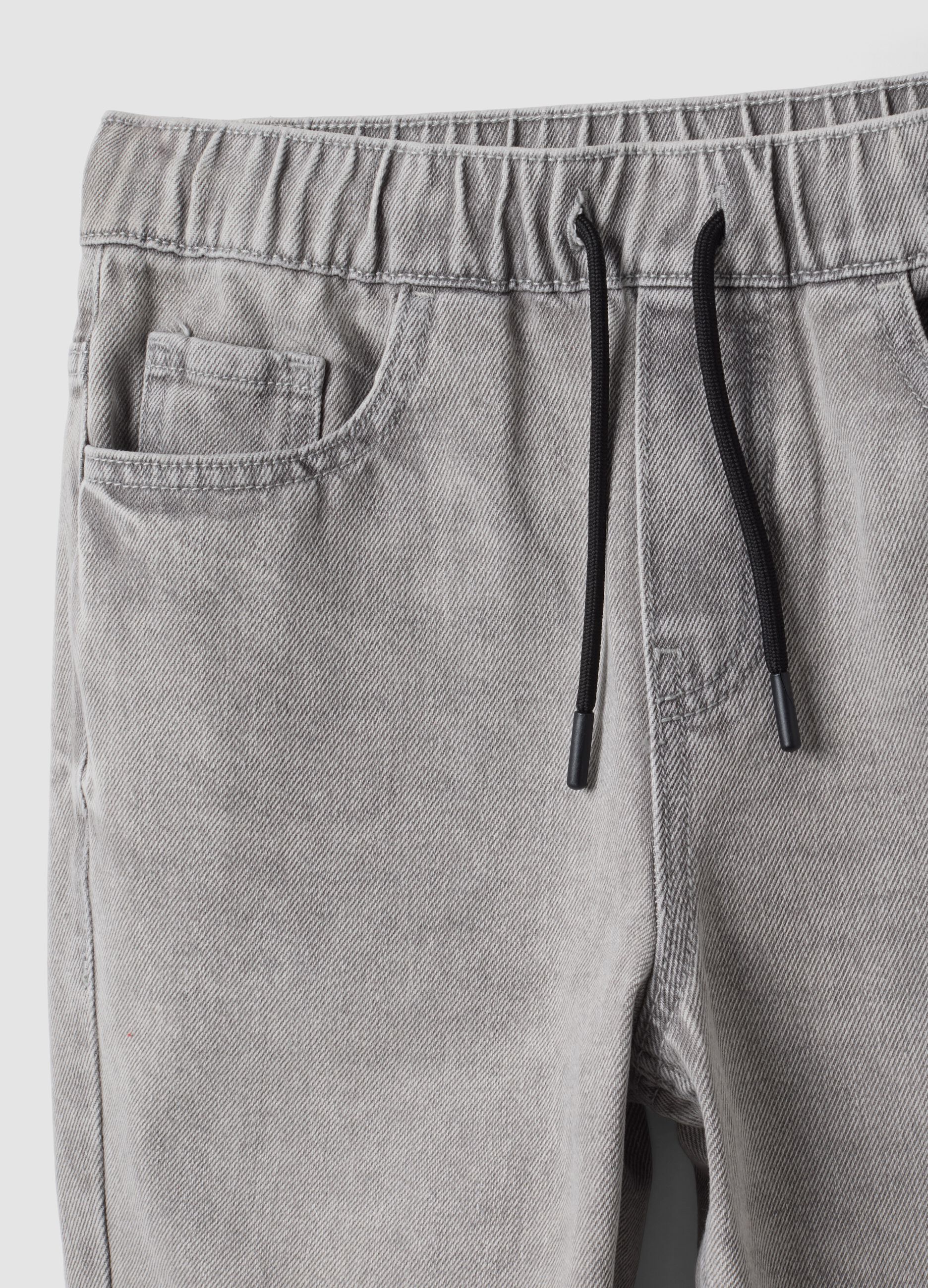 Grey jog denim in a cotton and viscose blend, relaxed fit for boys
