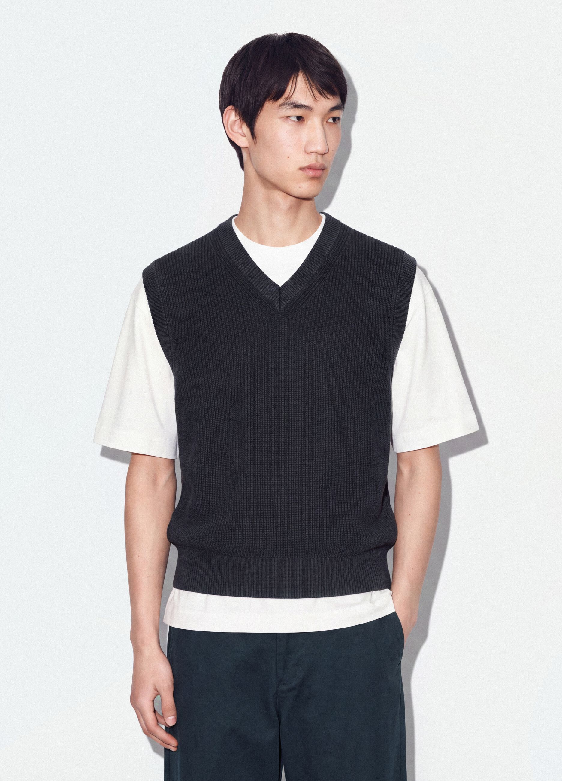 Blue cropped pure cotton vest with deep V-neck