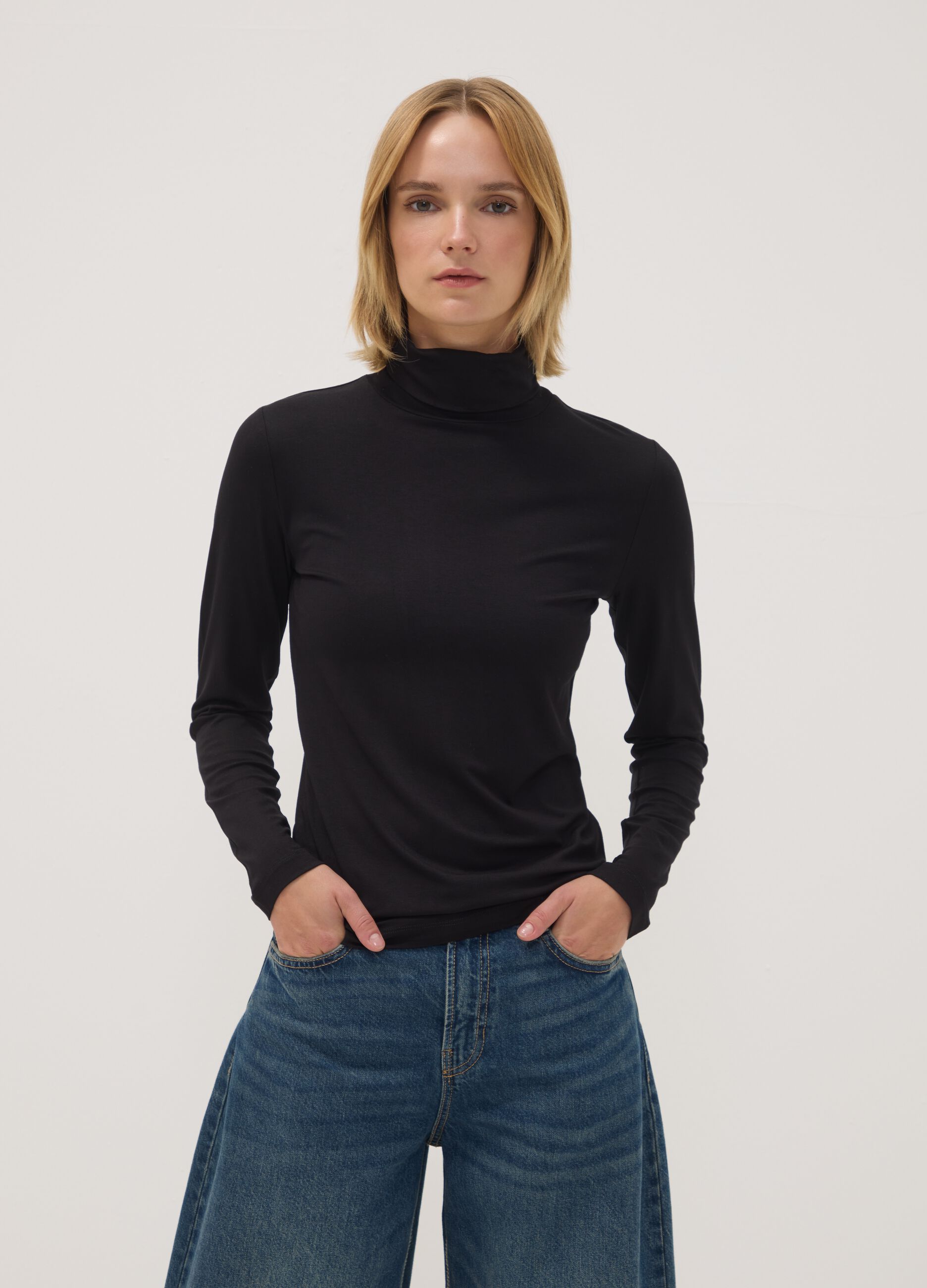 Black stretch viscose top with raised neckline, regular fit