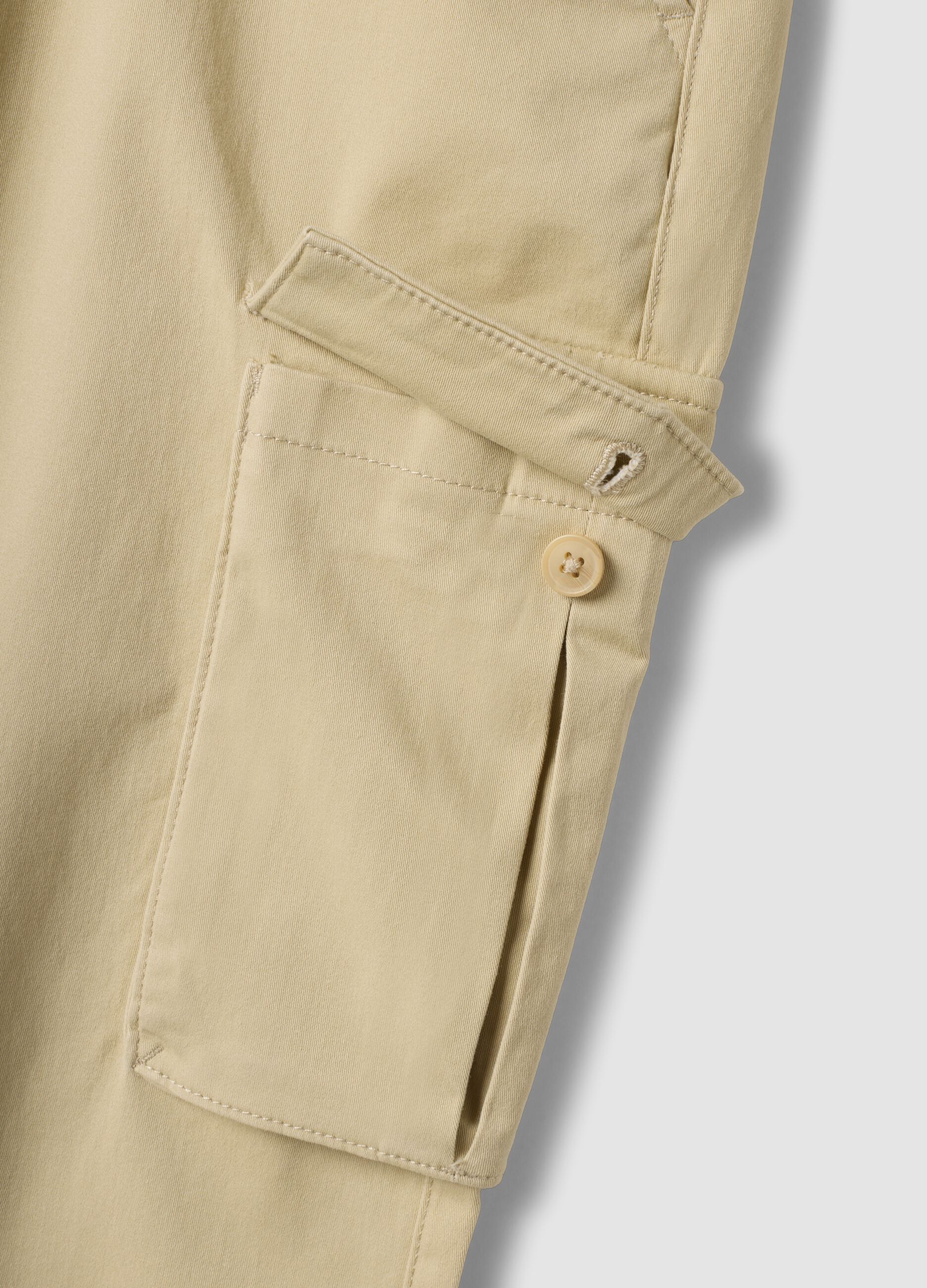 Pantaloni cargo beige in cotone elasticizzato slim fit