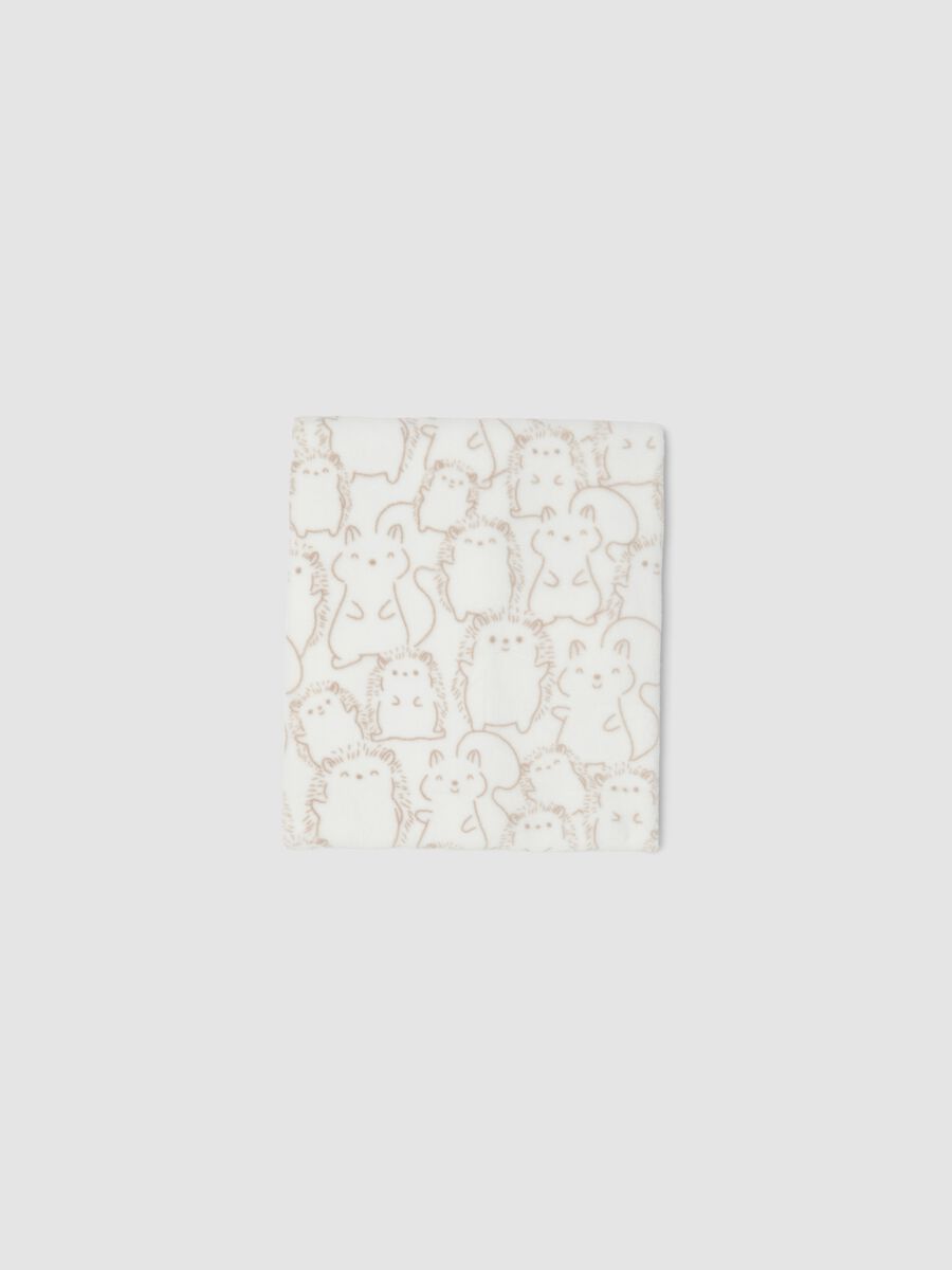 White baby blanket with little animal print_0
