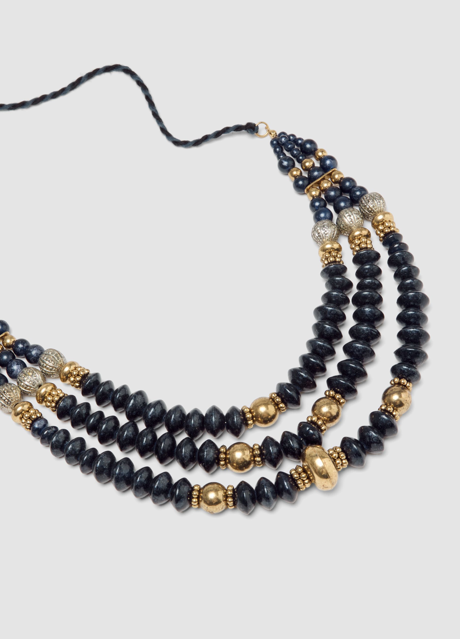 Collana blu scuro a tre fili con perline