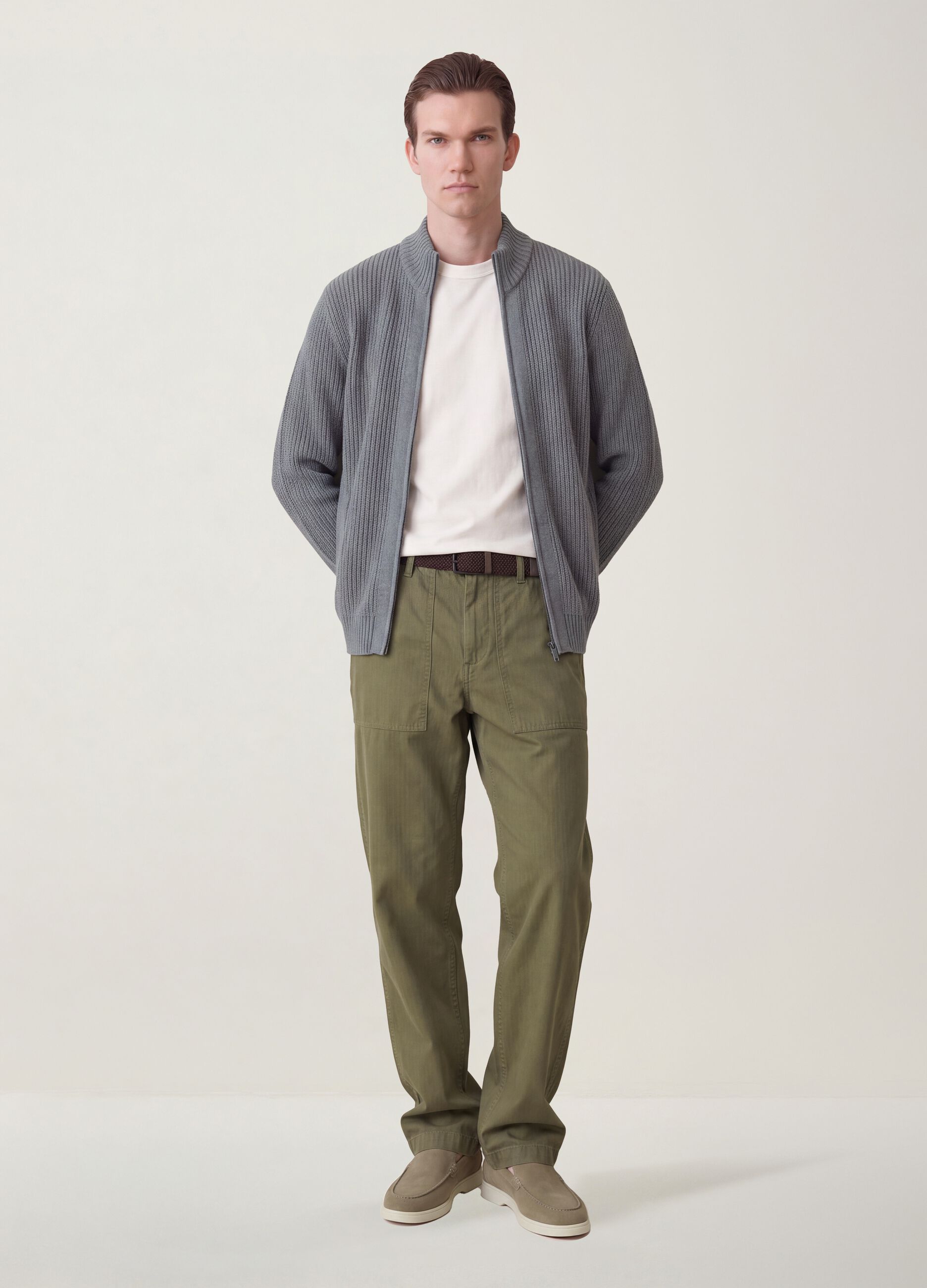 Cardigan grigio in maglia a coste con colletto e zip regular fit