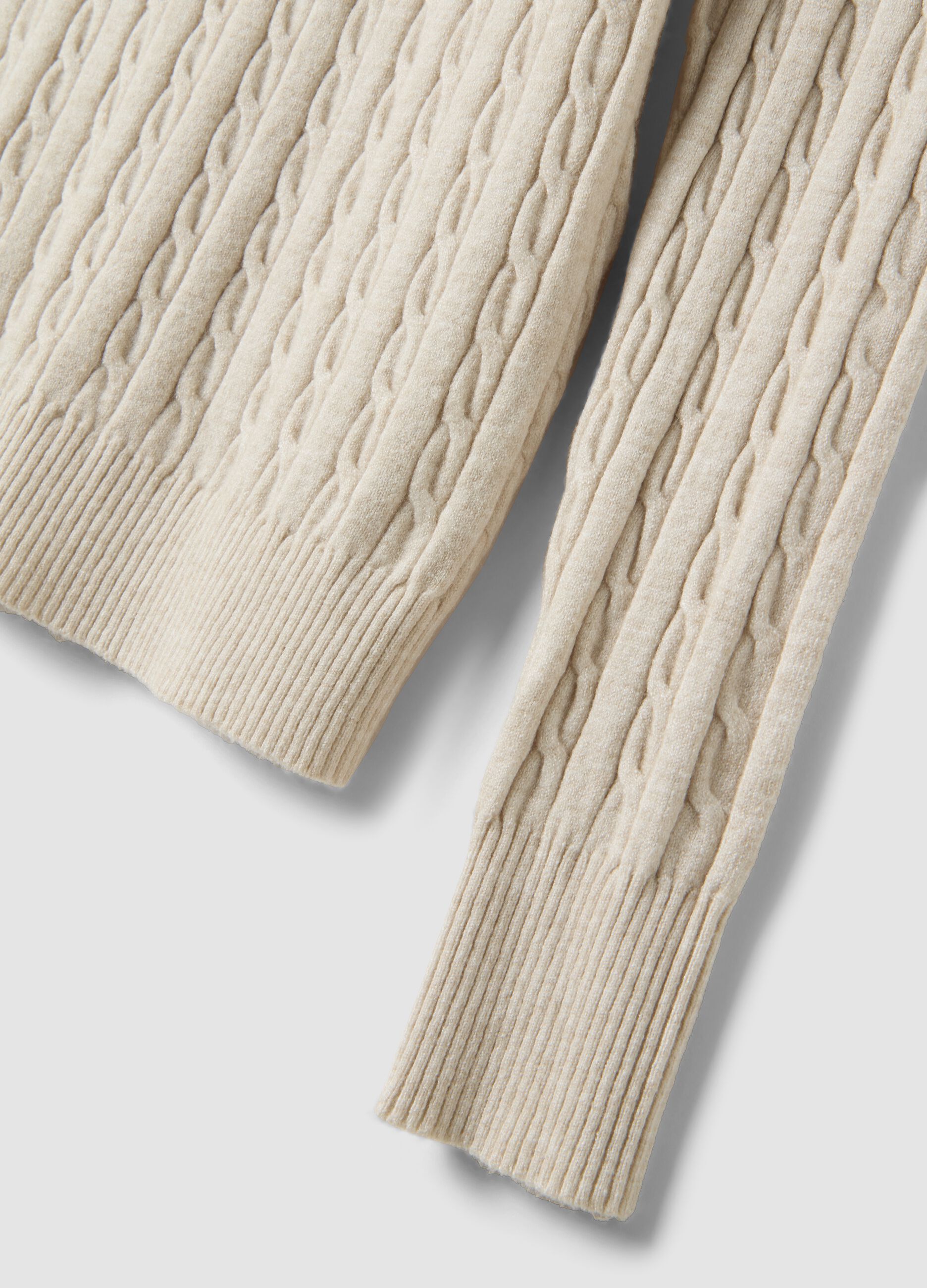 Maglia beige in misto viscosa a trecce regular fit