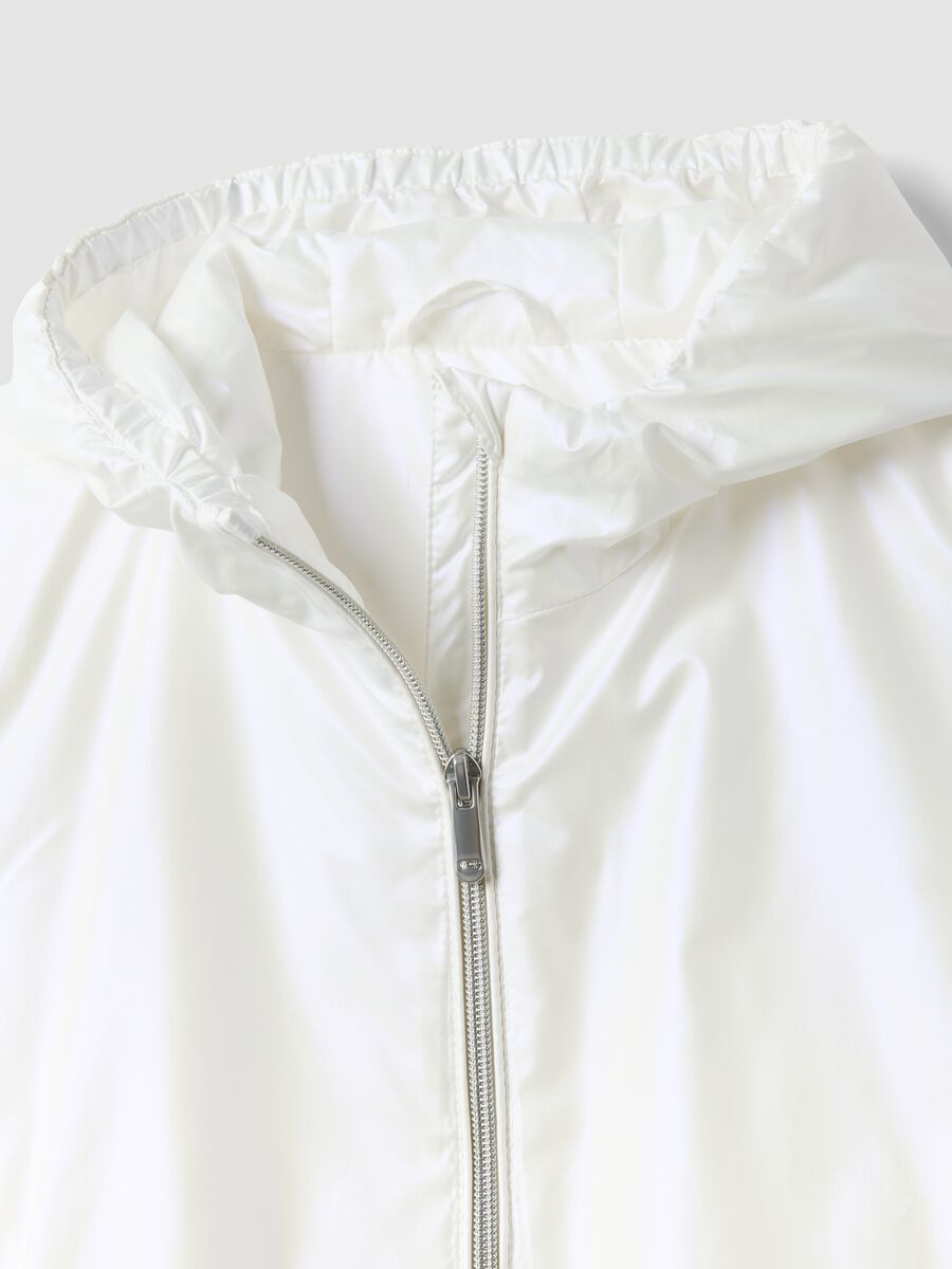 White hooded rain jacket with zip for girls_2