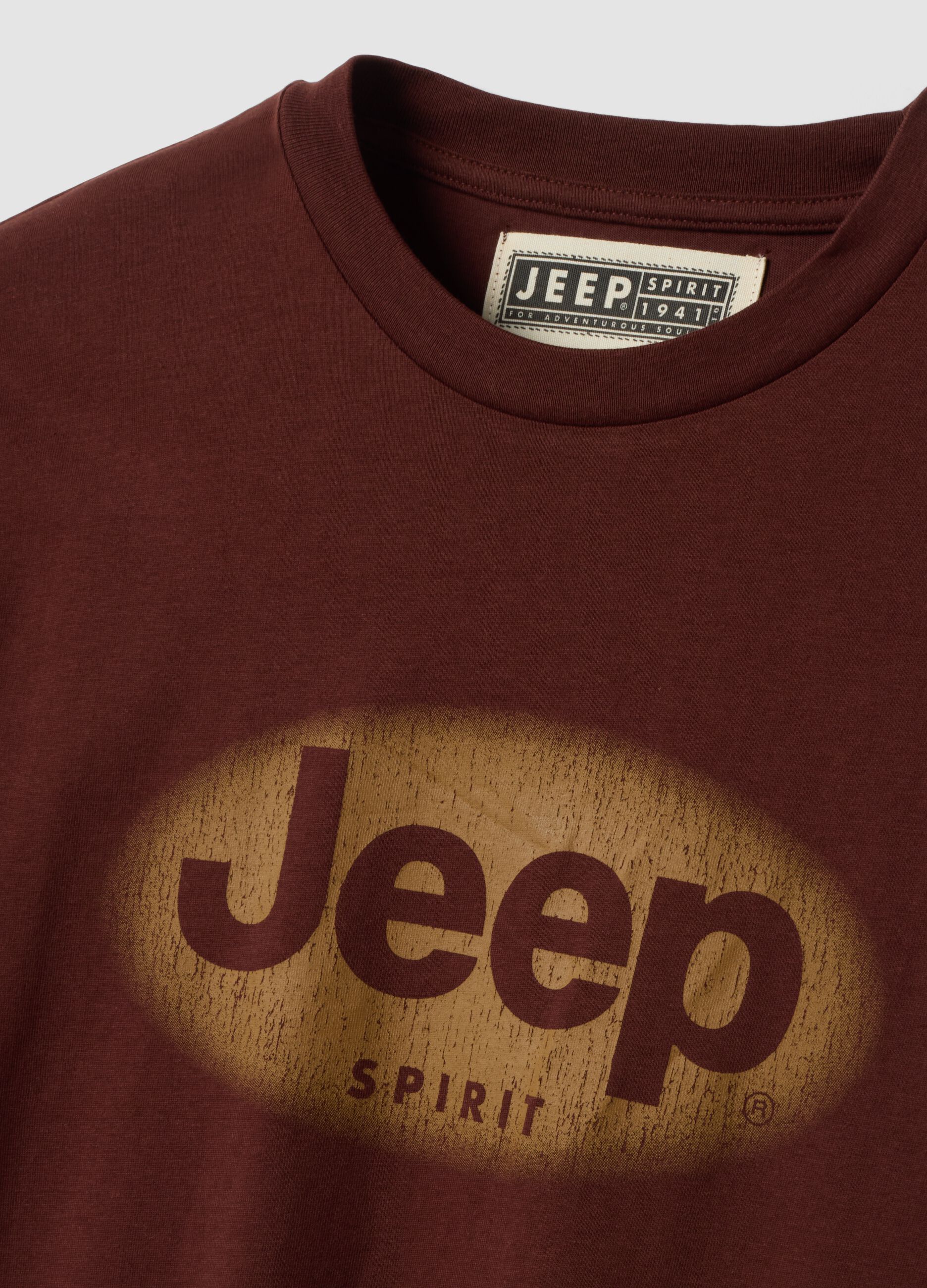 تي شيرت بني من قطن خالص بياقة دائرية وطبعة Jeep