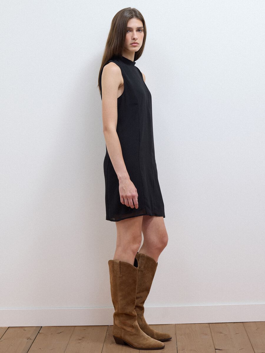Black sleeveless high-neck slim-fit dress with bow_2