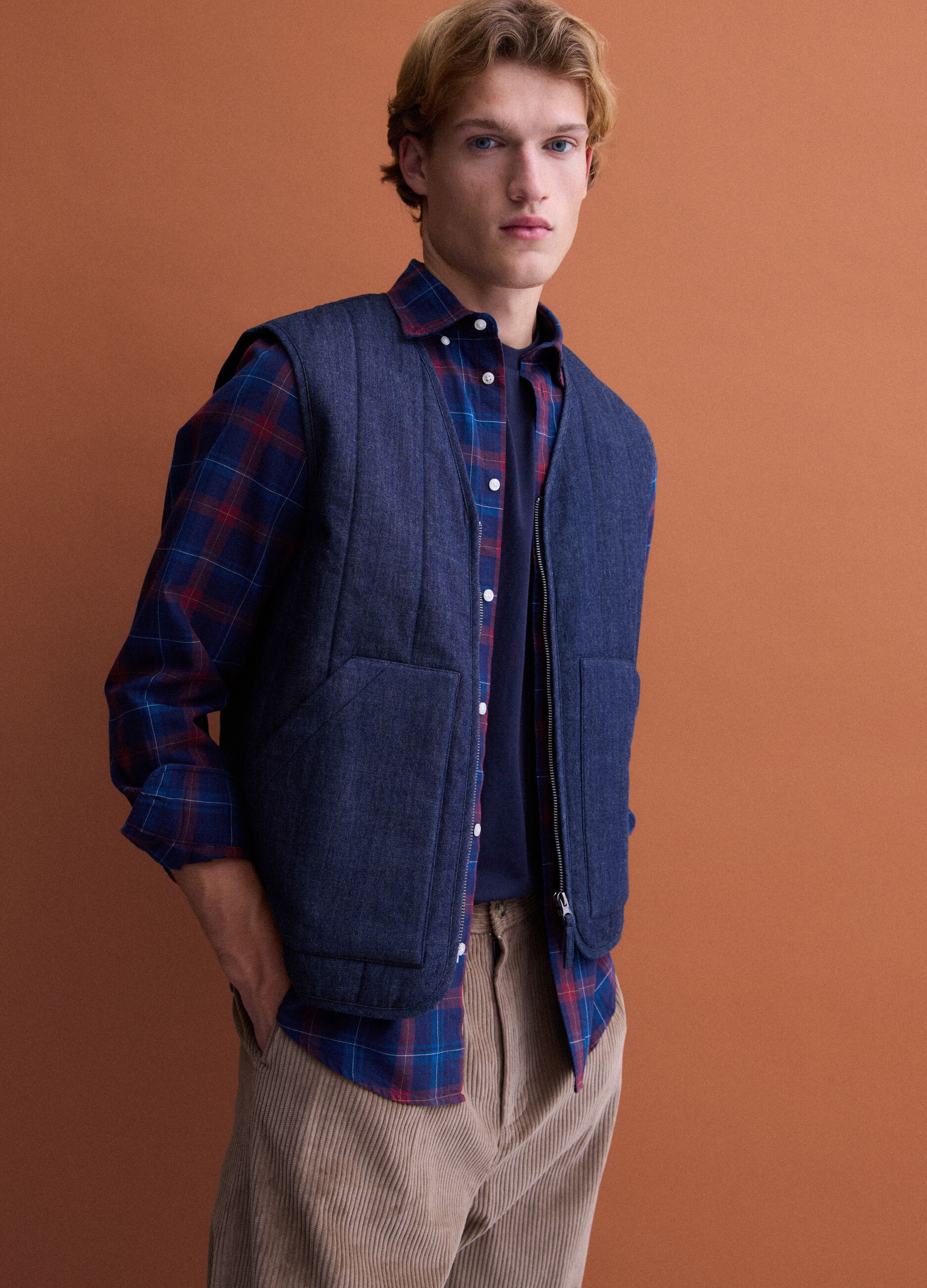 Blue gilet in a cotton, lyocell and viscose blend