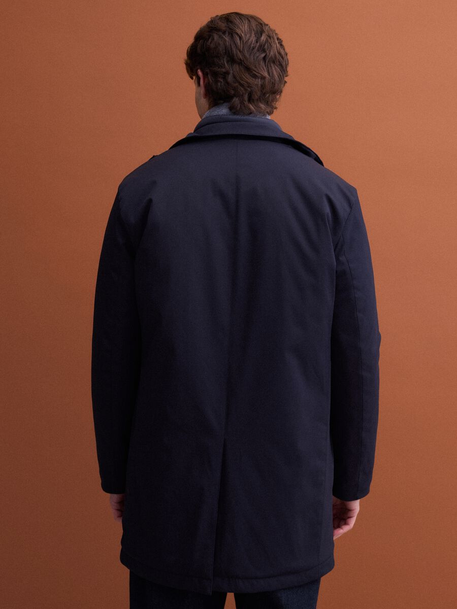 Blue padded regular-fit coat with high neck_3