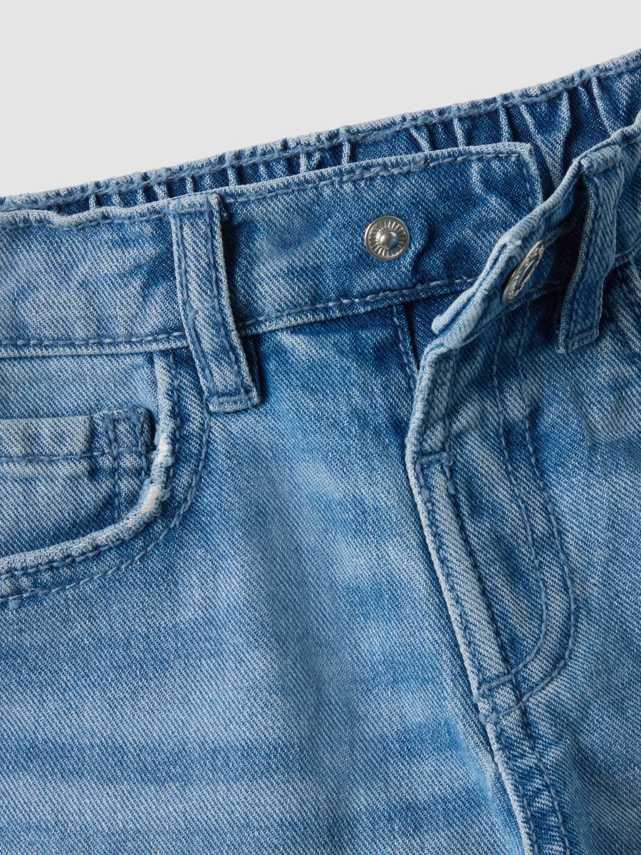 Girls&rsquo; blue denim shorts in 100% cotton, regular fit, with star detail_2