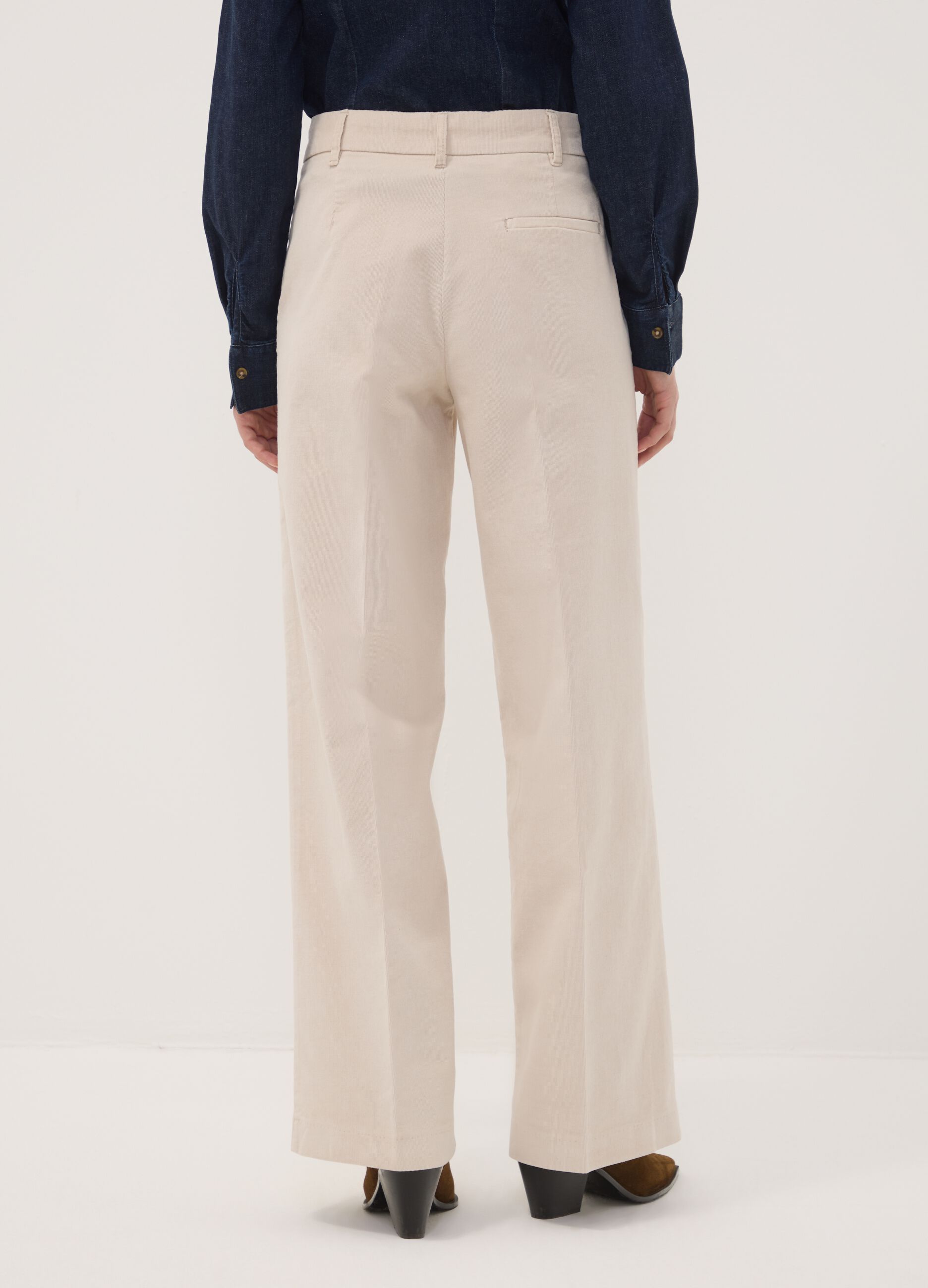 بنطال The Iconic Pants بيج بقصّة مستقيمة من قطن مطاطي مضلّع