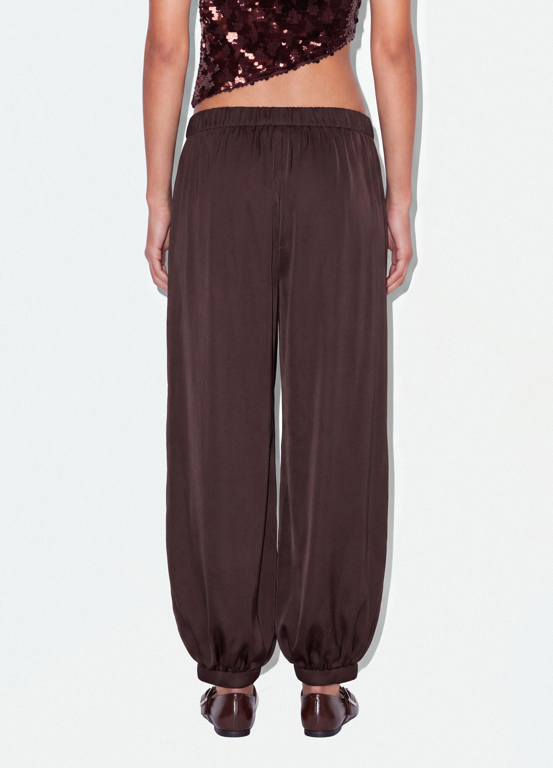 Brown baggy-fit trousers with elasticated hems
