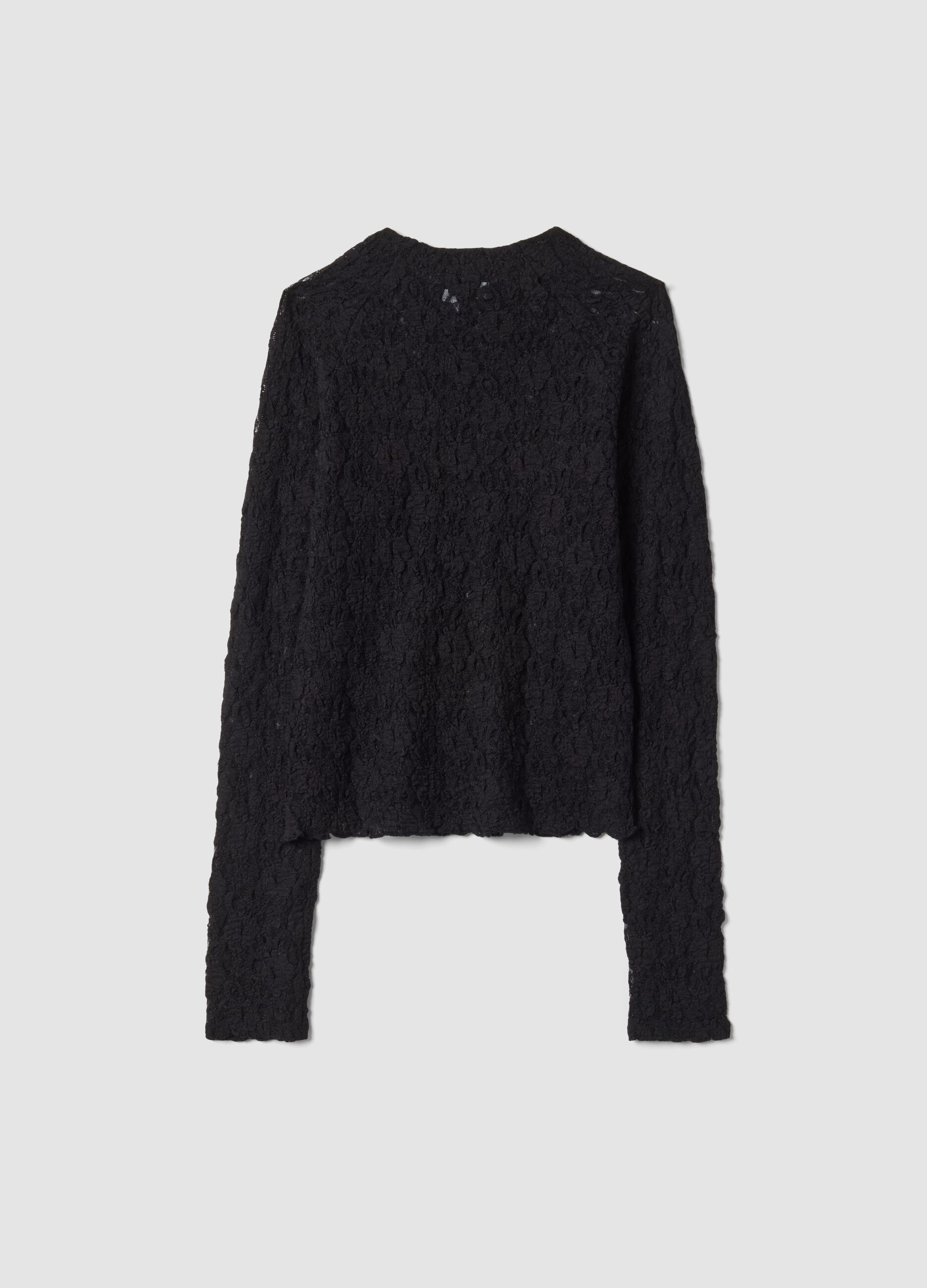 T-shirt nera in tessuto elasticizzato traforato con colletto rialzato