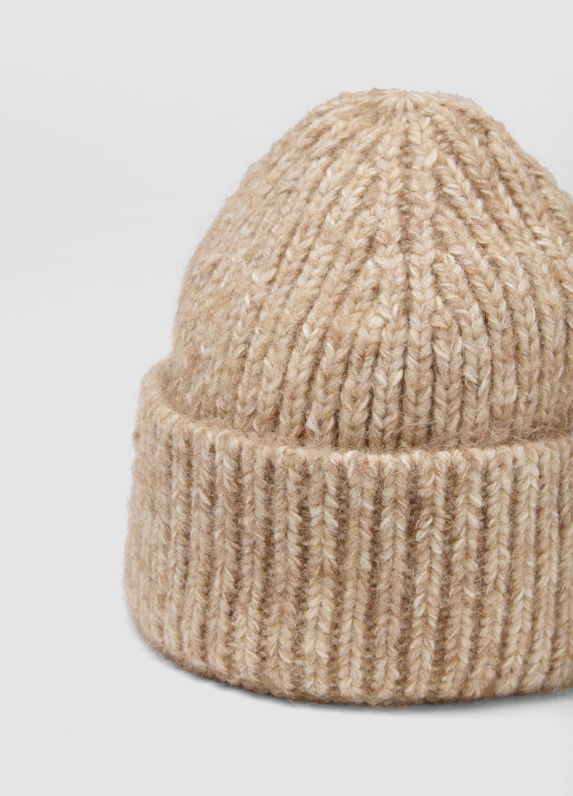 Cappello bianco in misto lana a coste