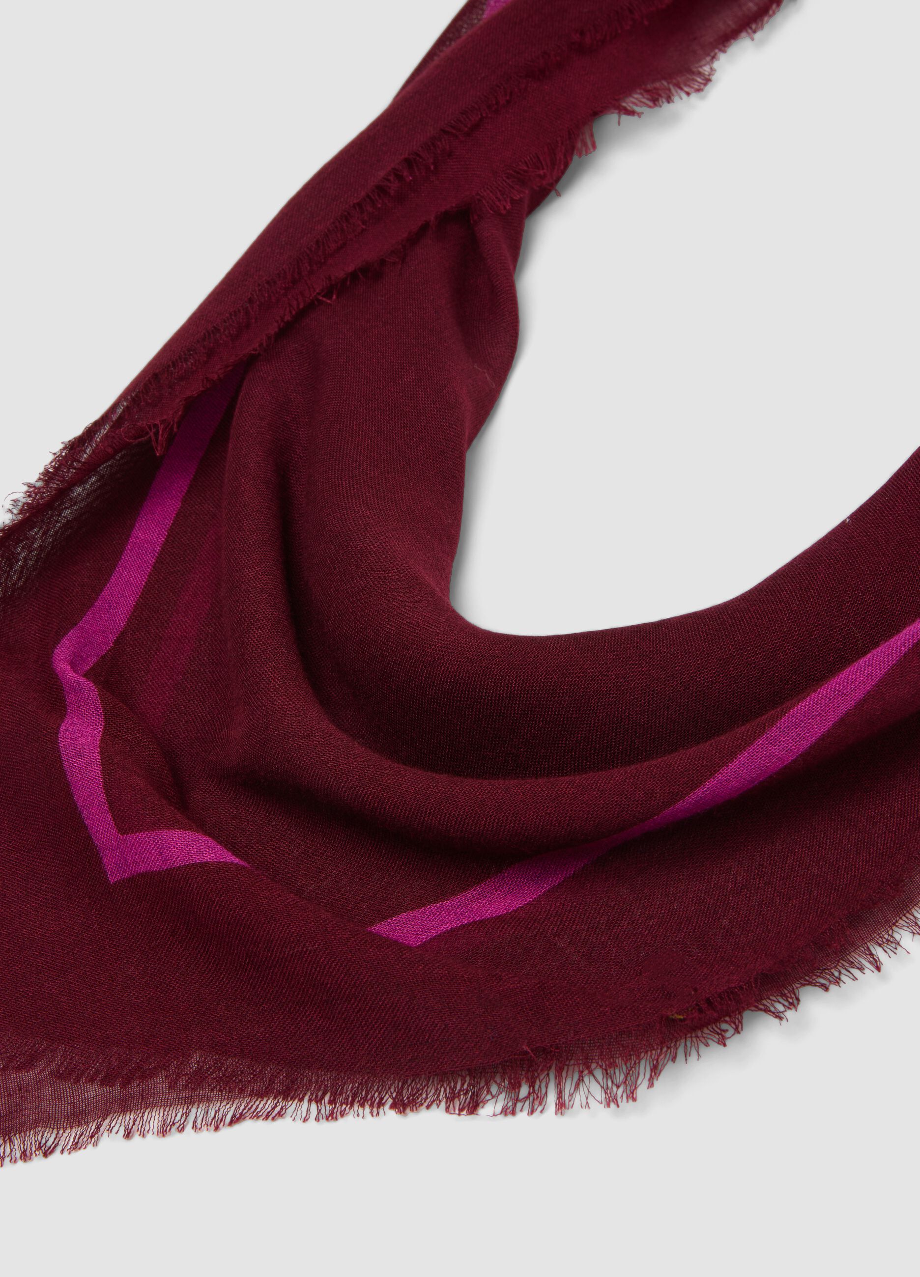 Purple viscose and wool-blend scarf with fringed edges