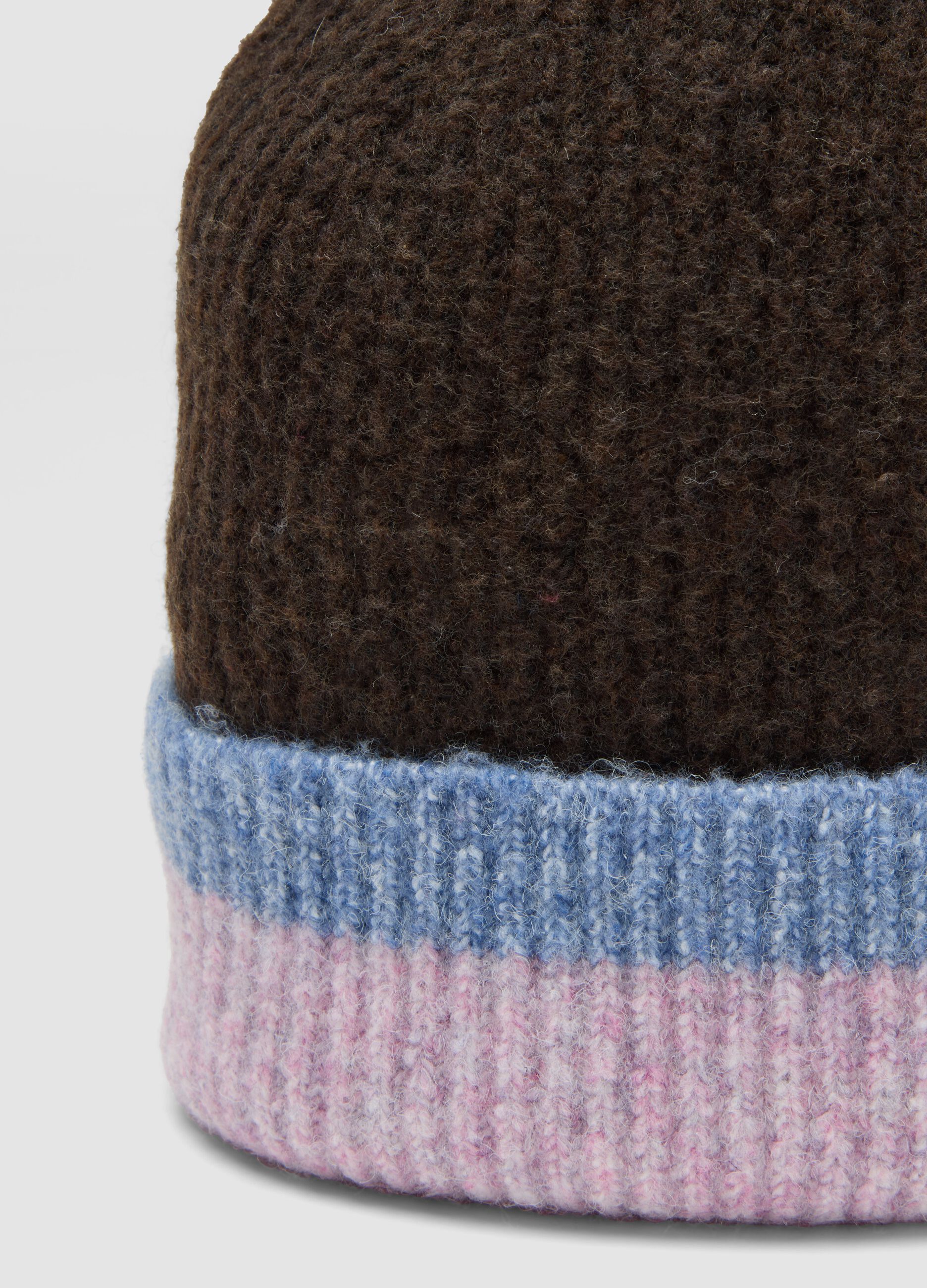 Cappello viola in lana elasticizzata a coste