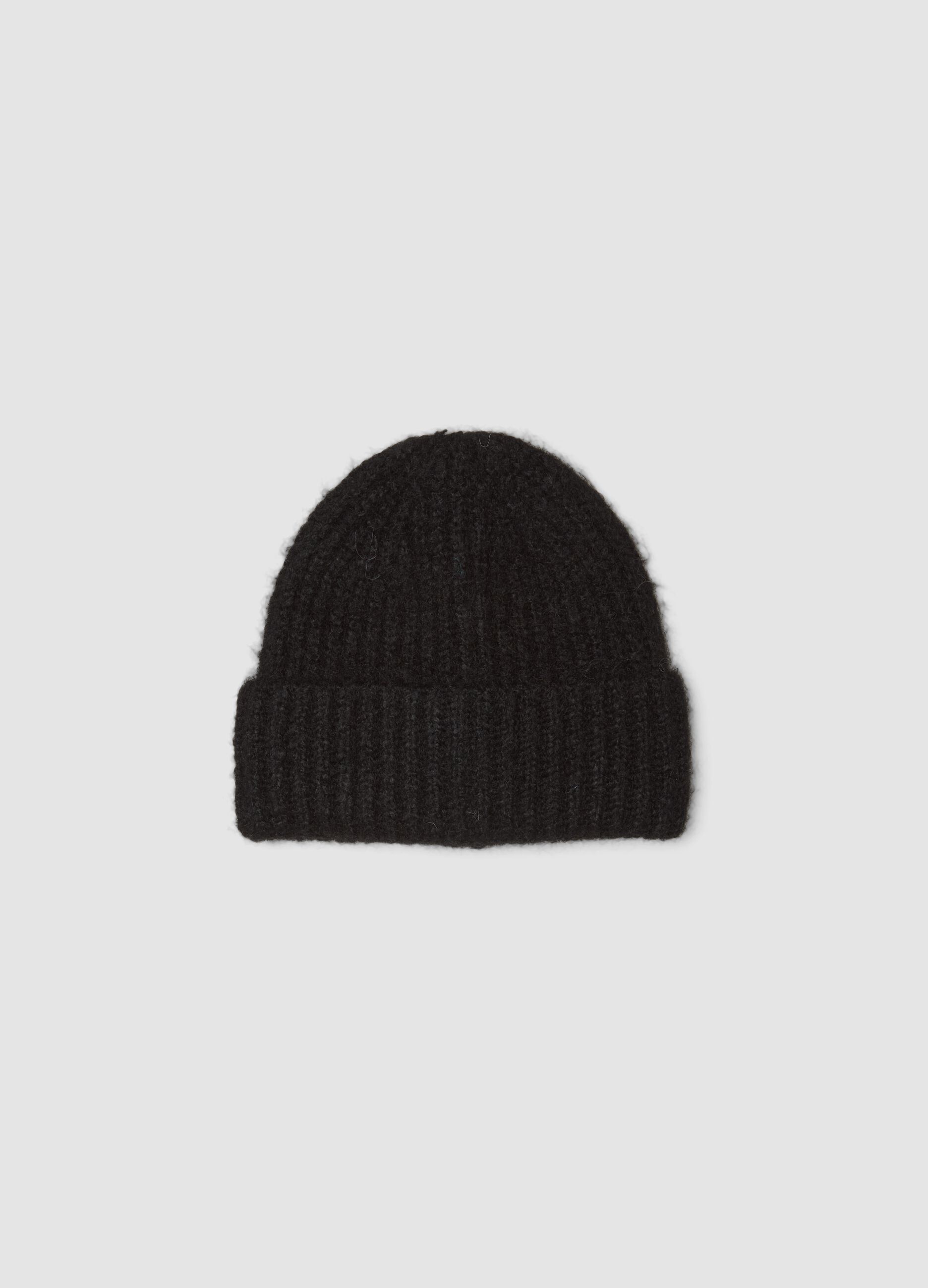 Cappello nero in lana elasticizzata a coste