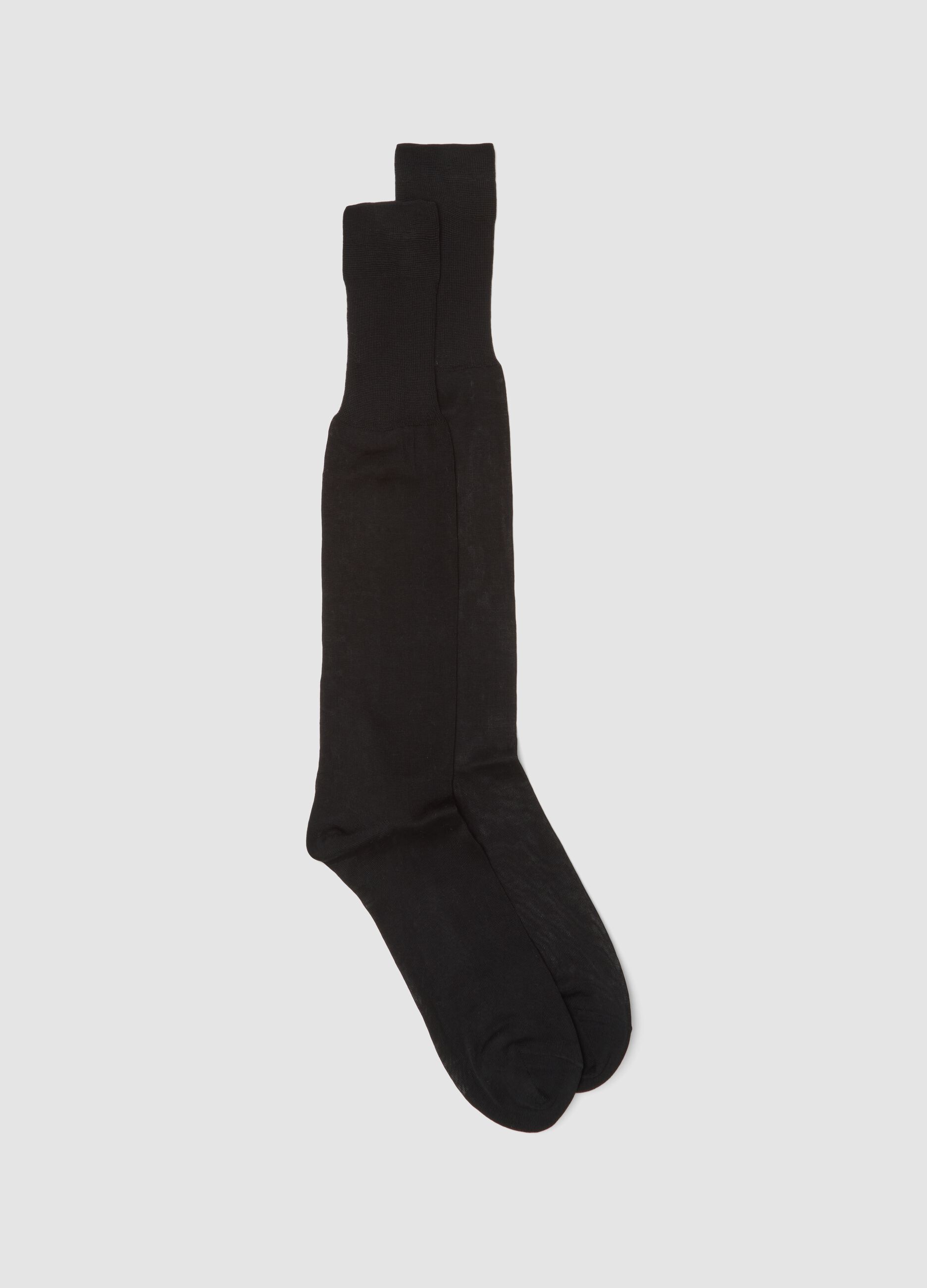Black knee-high socks in pure cotton