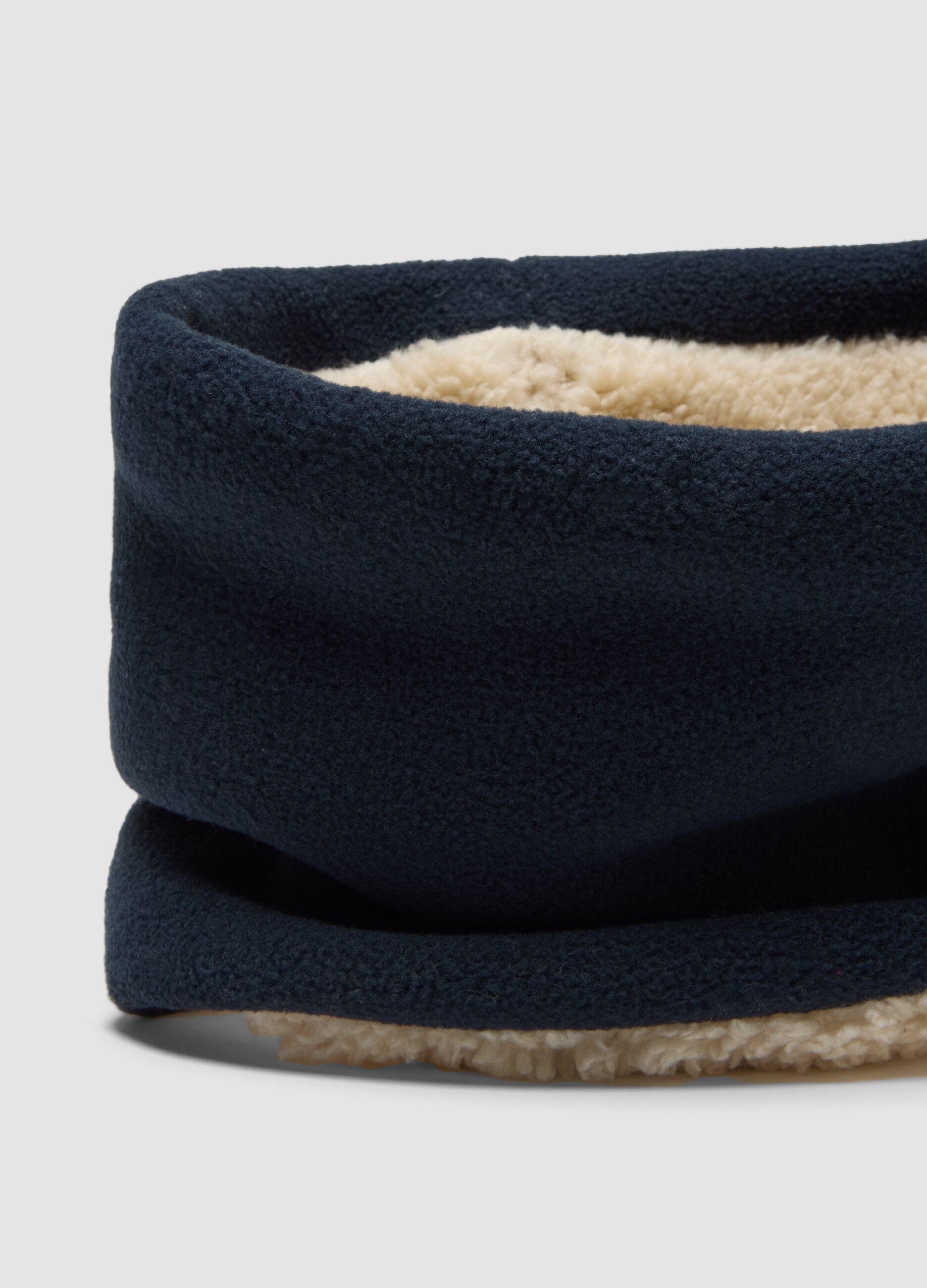 Sciarpa ad anello blu scuro con interno caldo