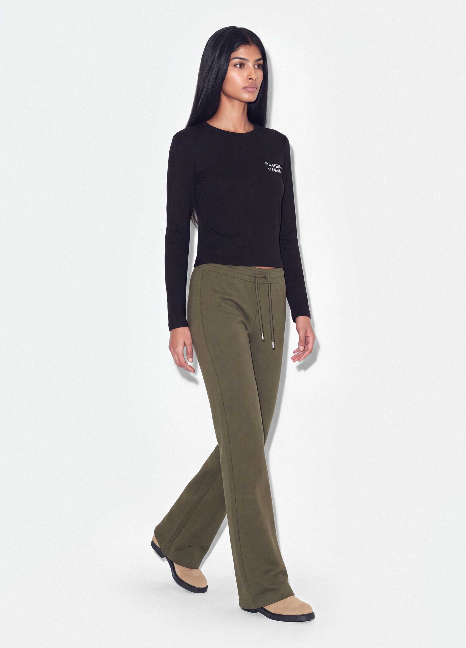 Jogger verde flare in cotone organico elasticizzato