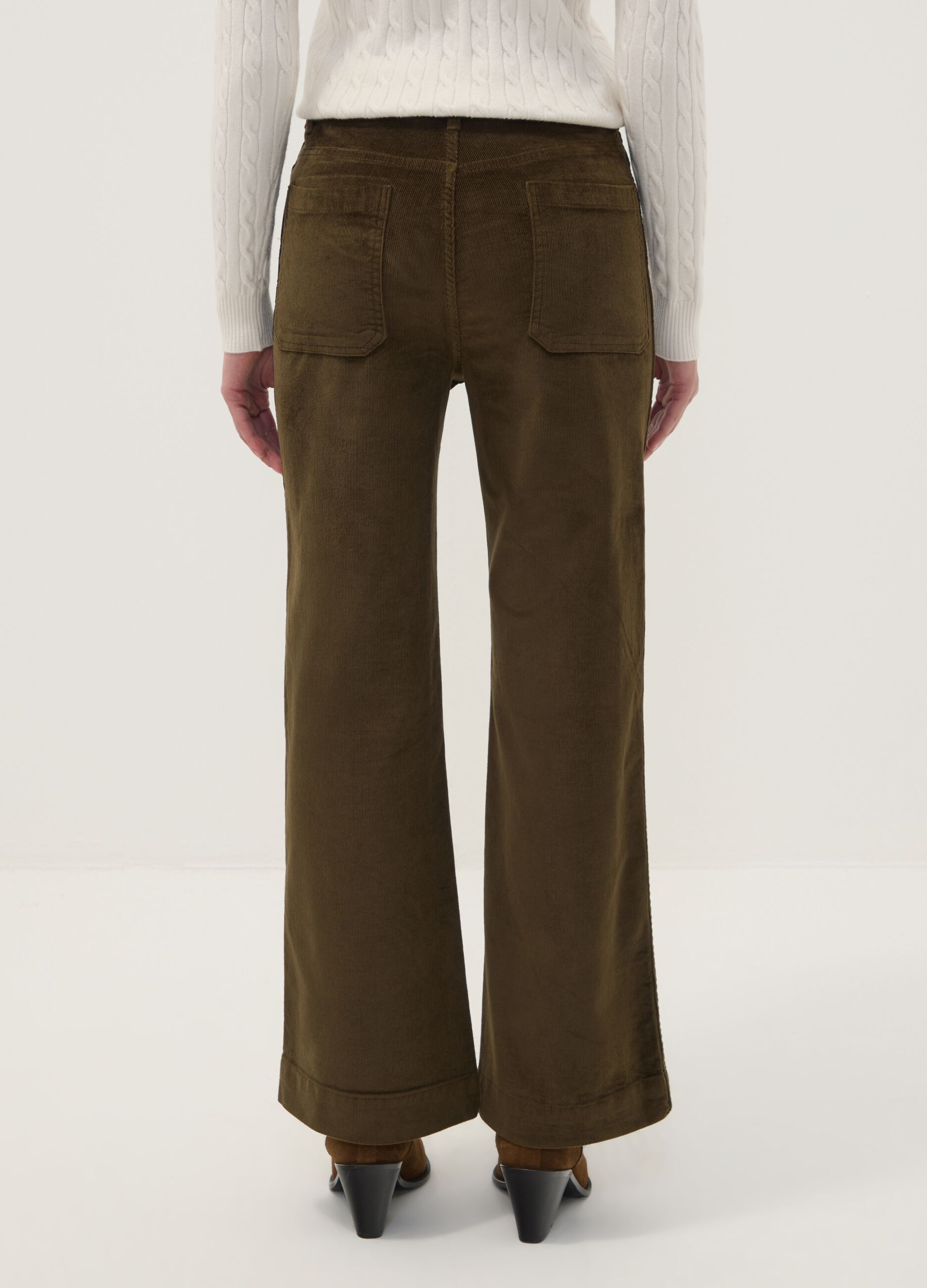 Pantaloni verdi flare in cotone e modal elasticizzato a coste