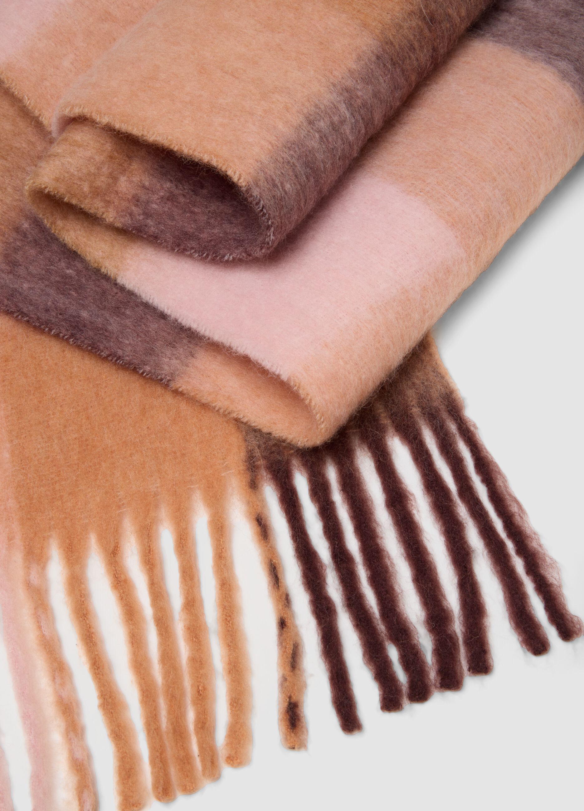 Sciarpa marrone in misto lana e alpaca con frange