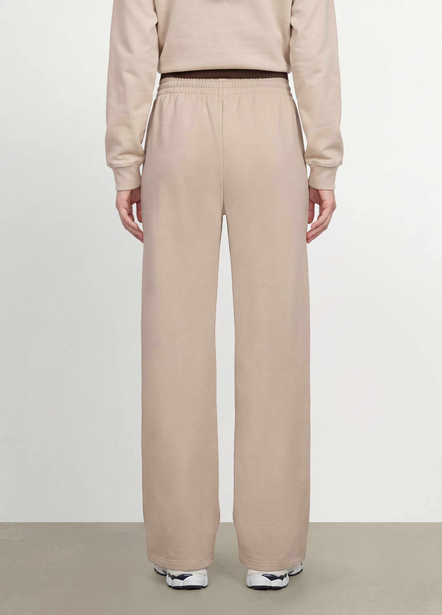 بنطال جوجر أبيض بمزيج قطن بقصّة مستقيمة
