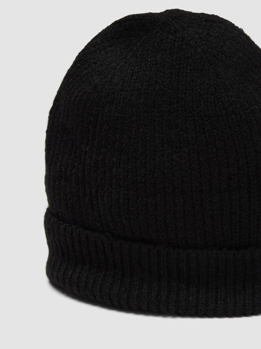 Black ribbed hat in stretch fabric_2