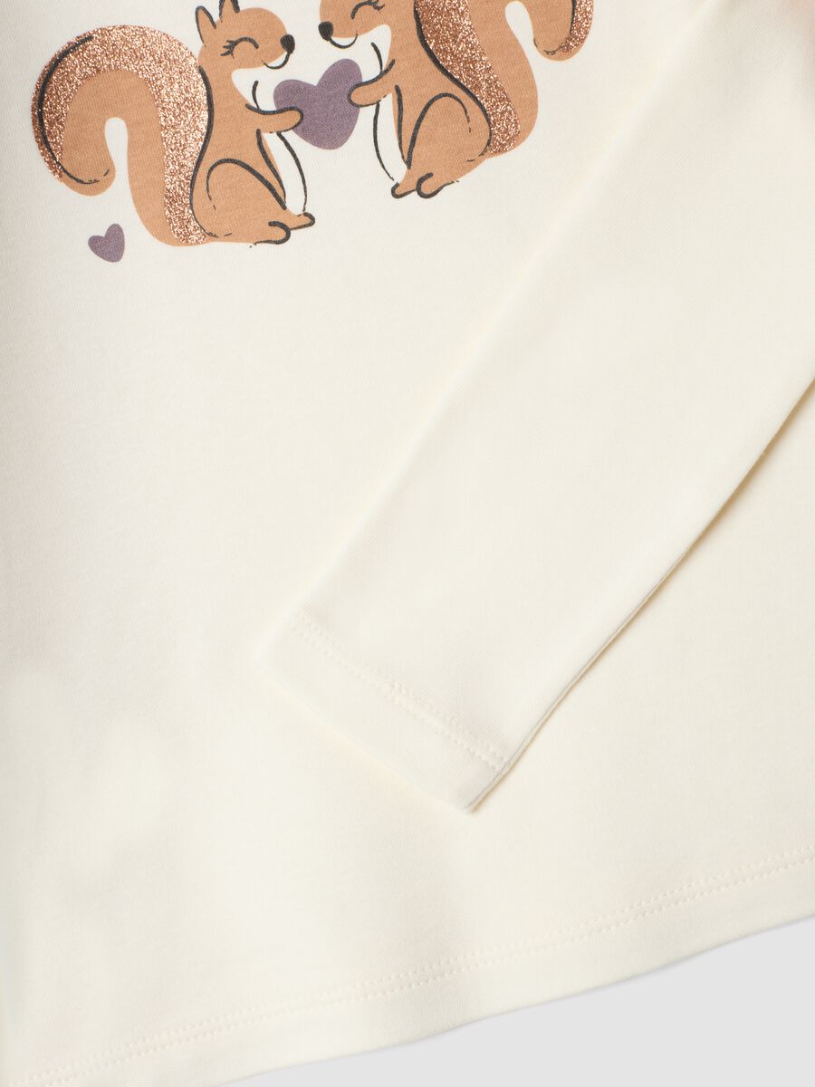 White organic cotton T-shirt with mock neck and animal print_3