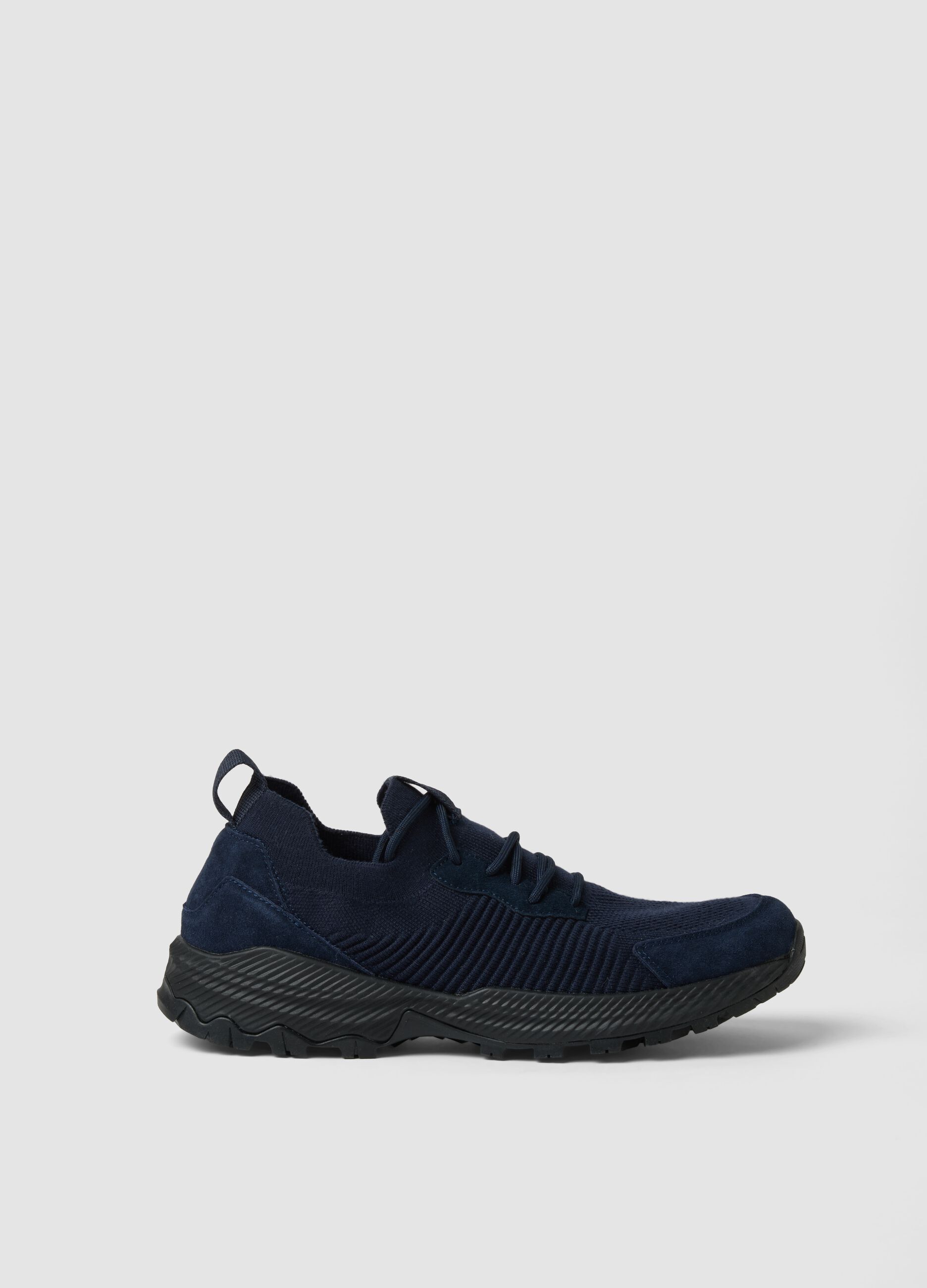Sneakers blu con suola carrarmato