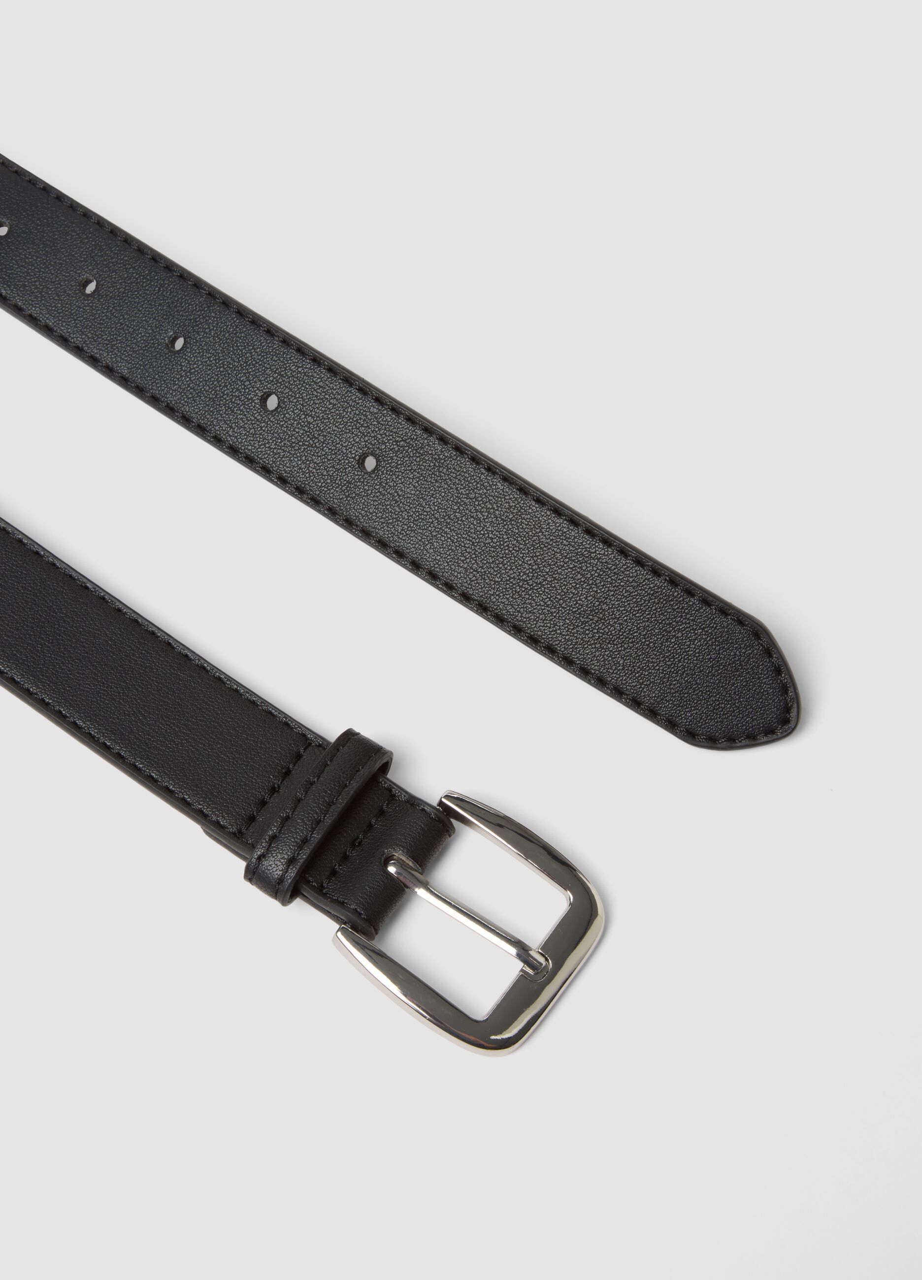 Black belt with buckle and heart appliqu&eacute;s