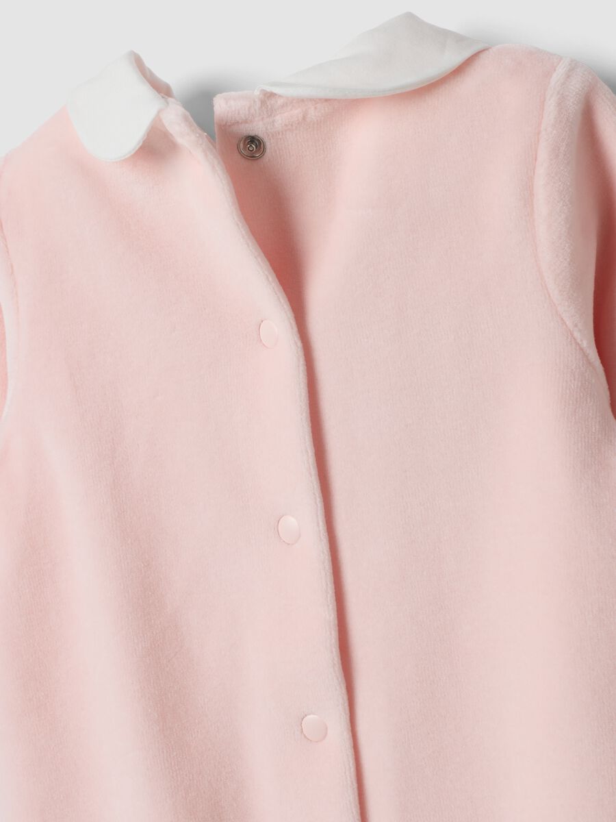Tutina rosa in misto cotone organico con colletto bianco_3